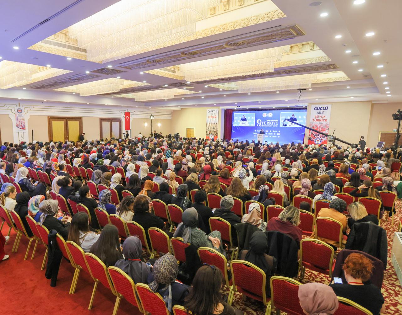 Ali Yalçın konuşma yapıyor