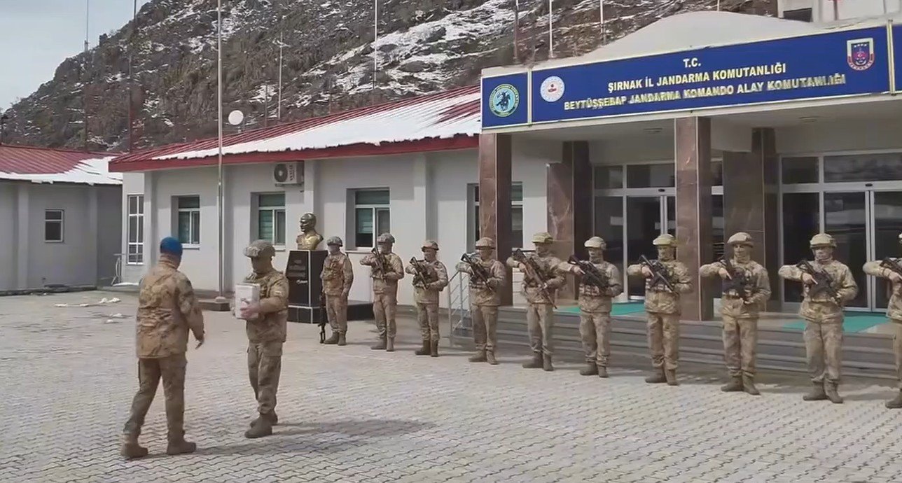 Askerler mektup yazıyor