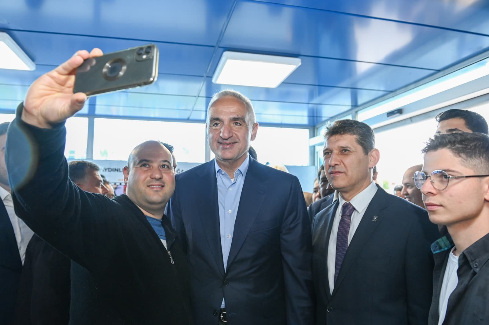 Bakan Ersoy ve Partililer