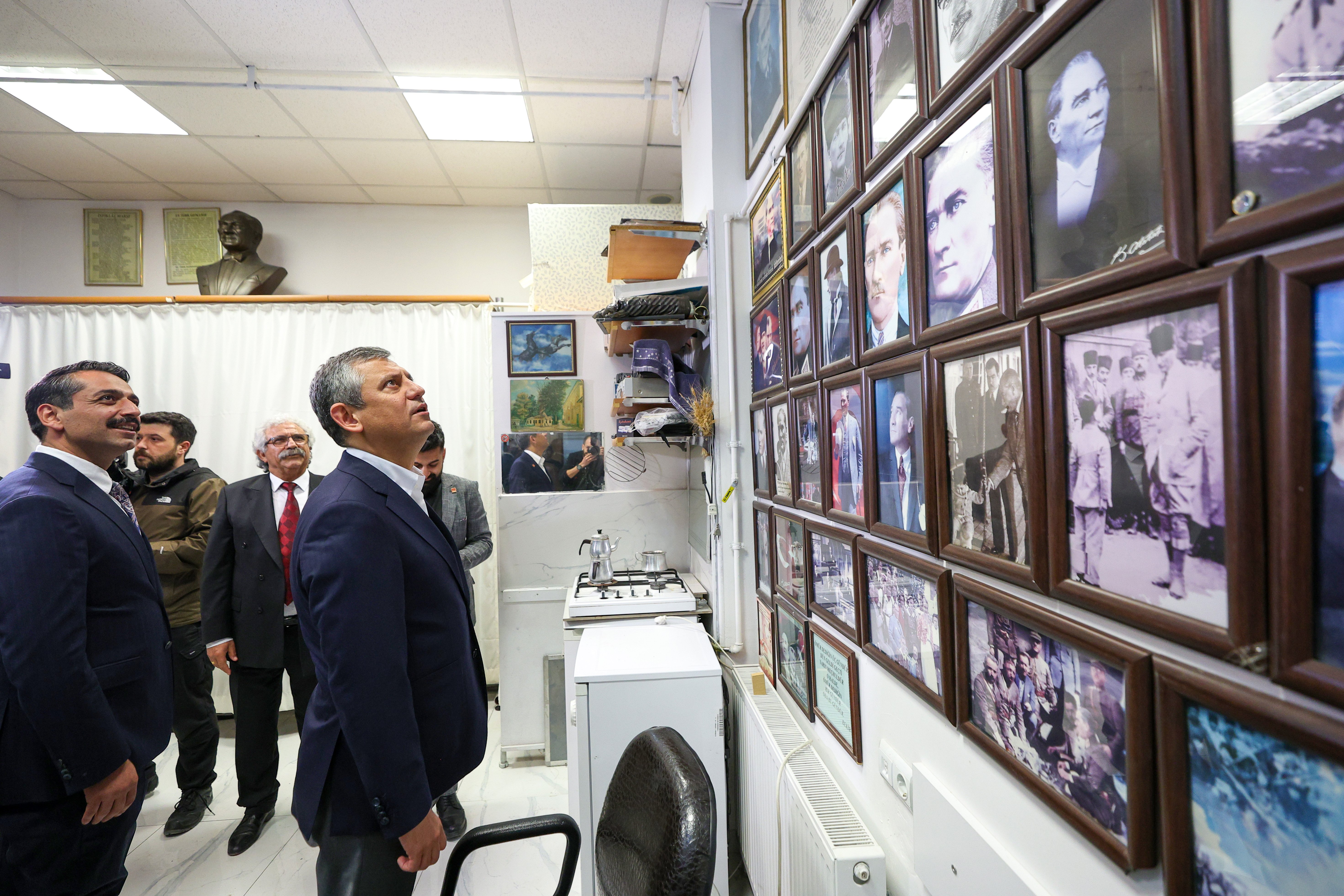 Özgür Özel ve Mansur Yavaş