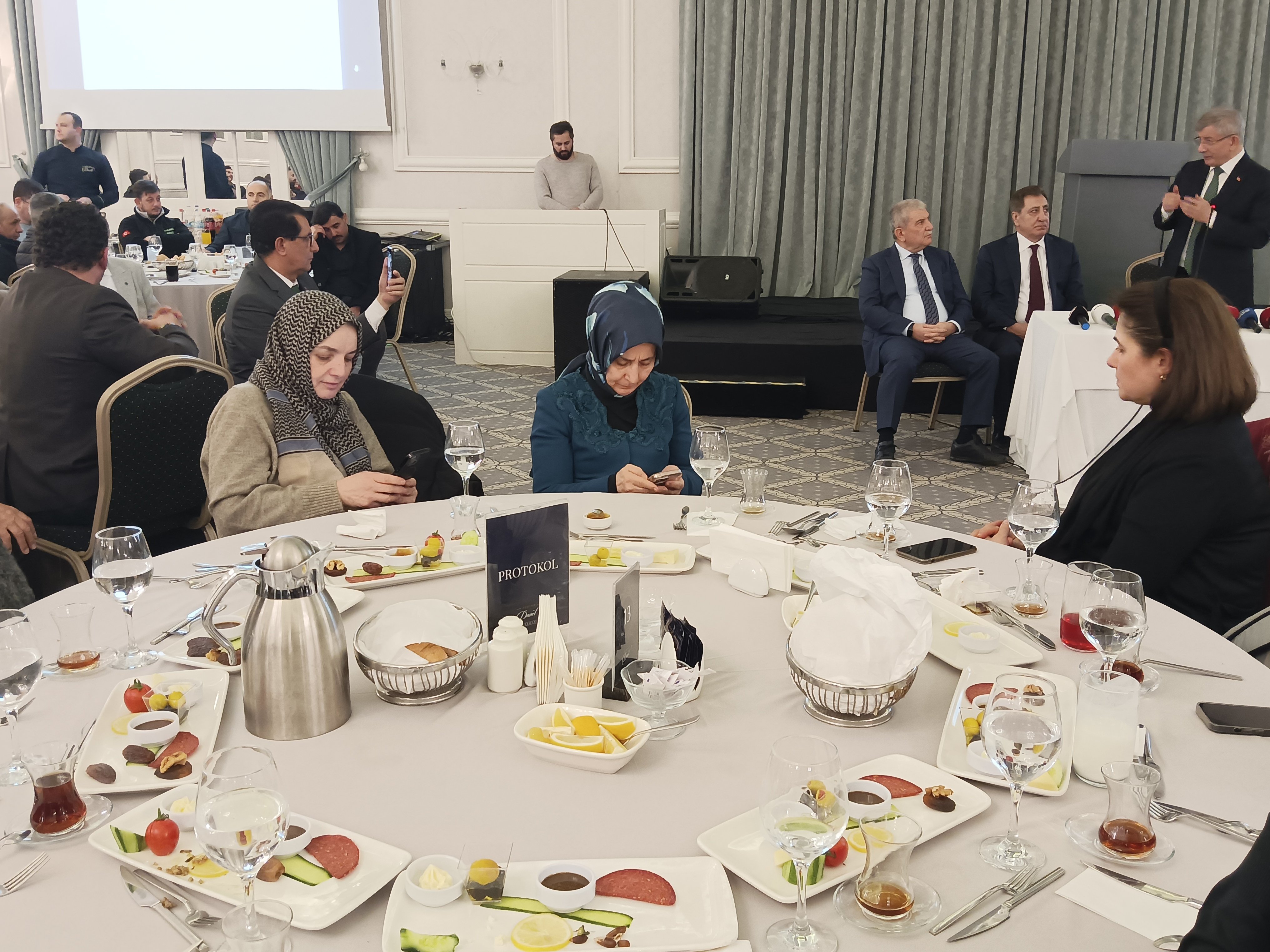 Davutoğlu iftar programında