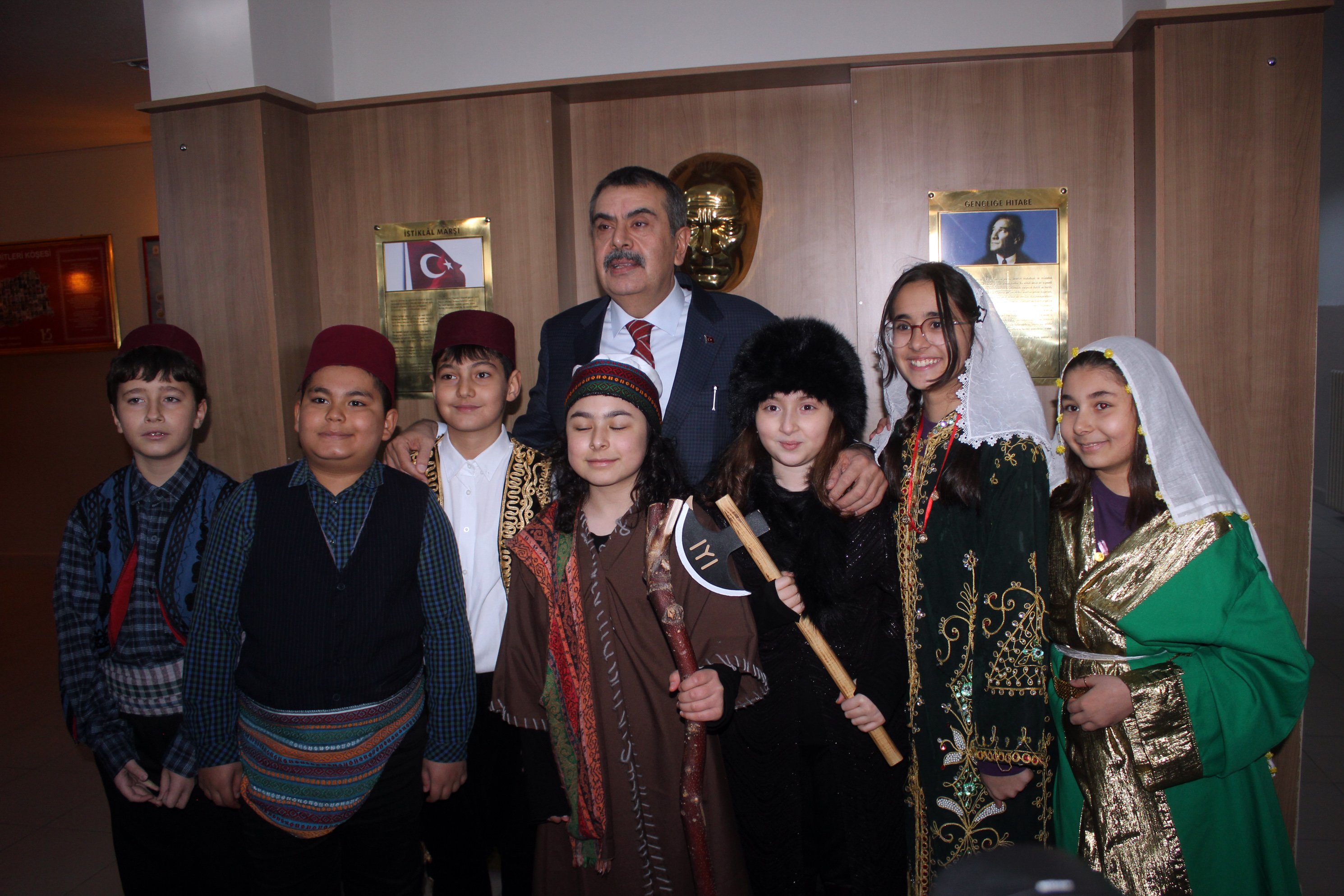 Bakan Tekin Öğrencilerle