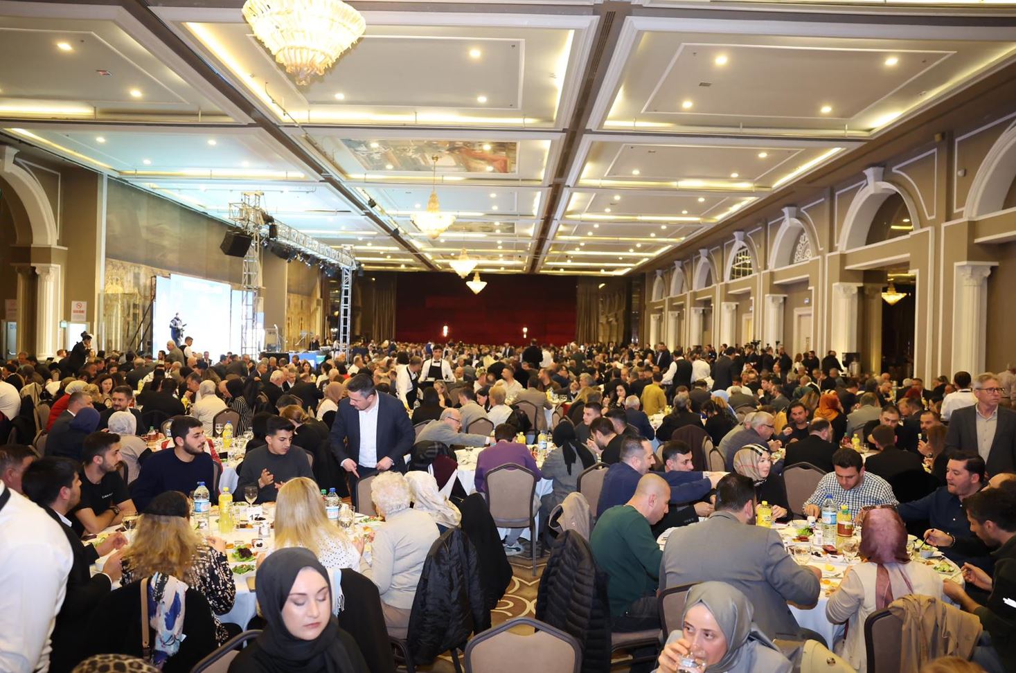 Binali Yıldırım iftar sofrasında