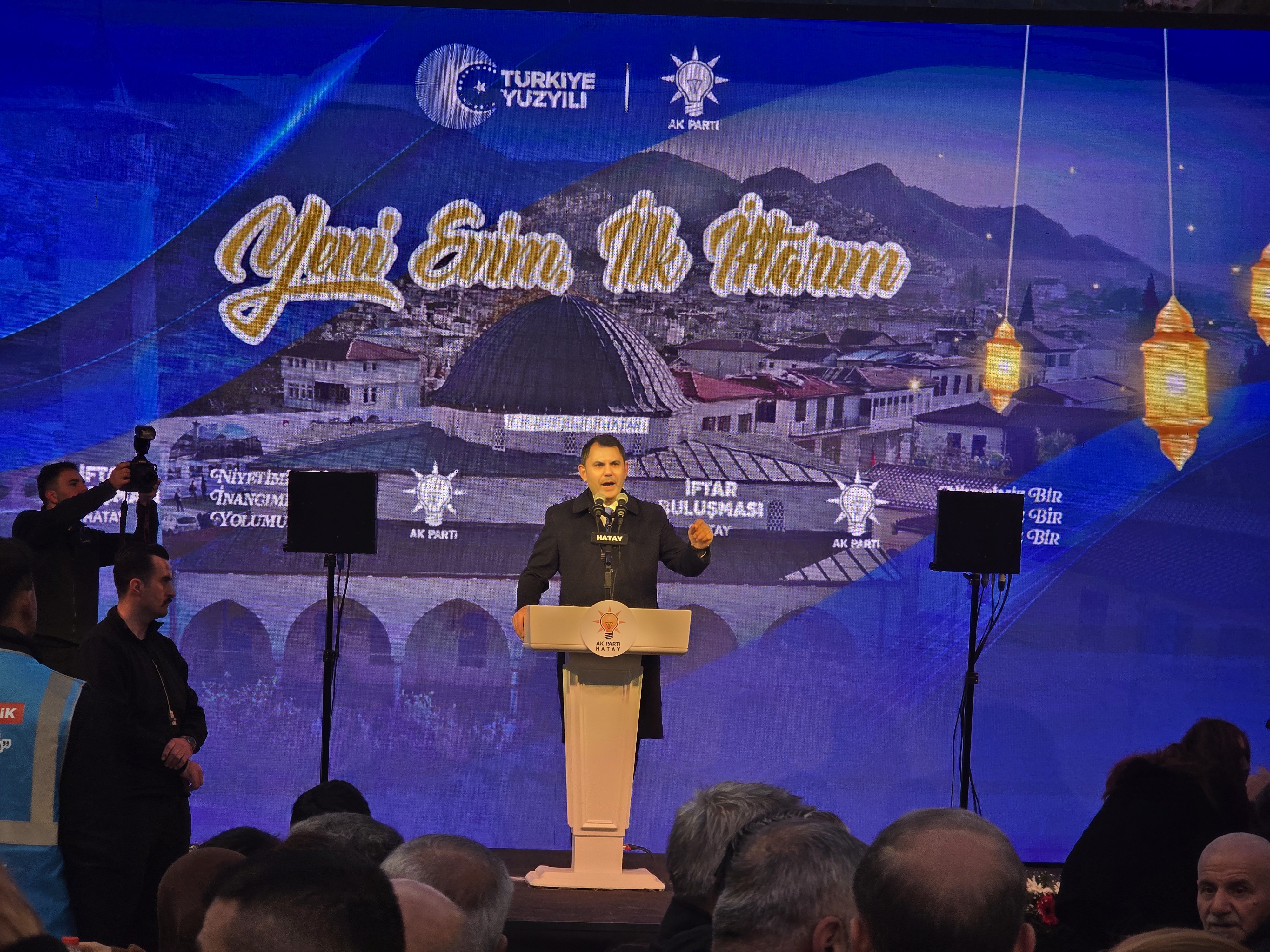 Bakan Kurum Hataylı vatandaşlarla iftar sofrasında