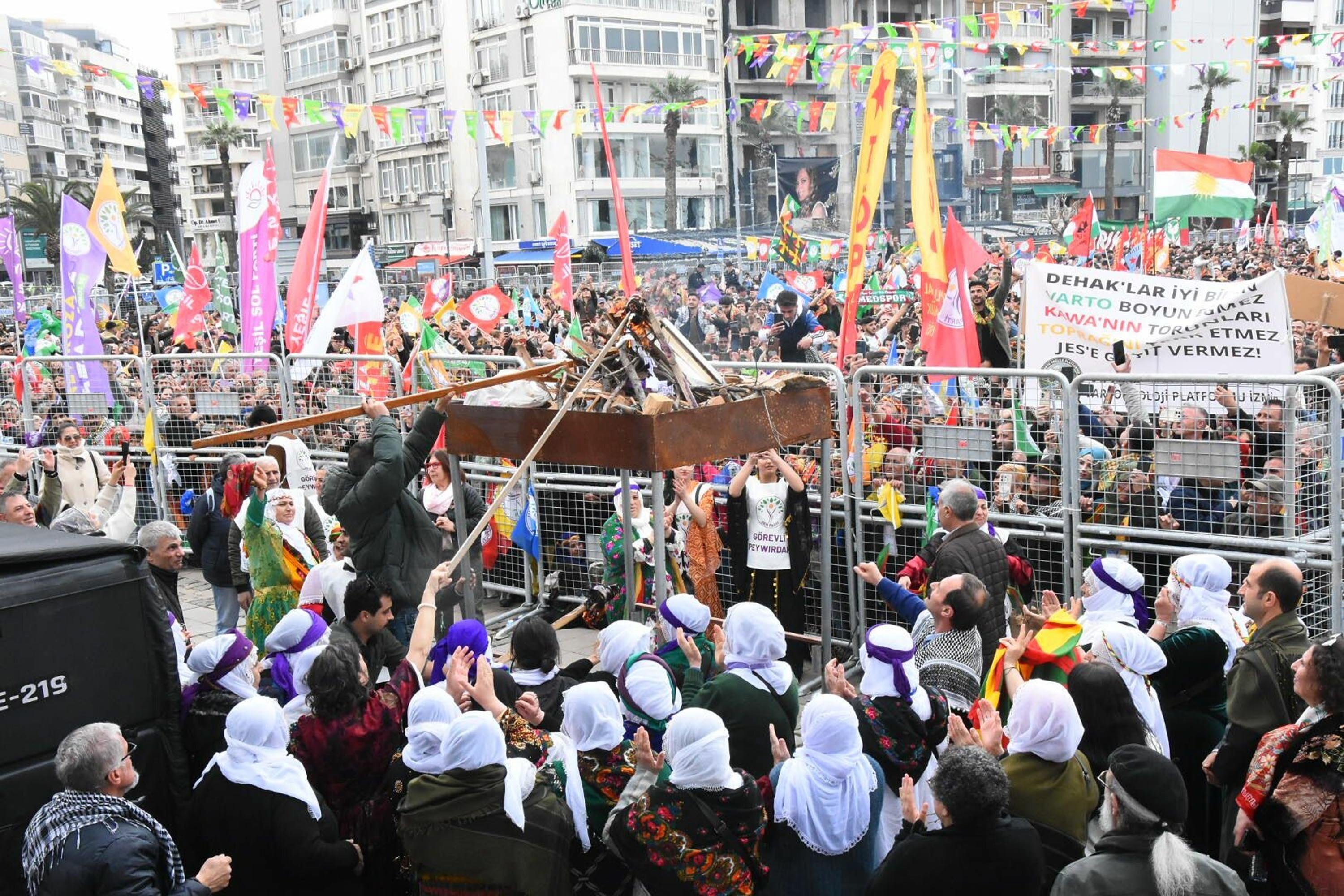 DEM Parti Nevruz Ateşi İzmir