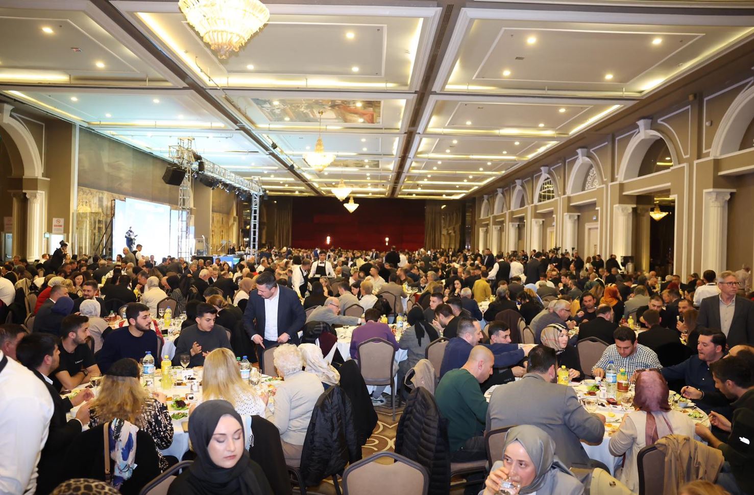 Binali Yıldırım konuşma yapıyor