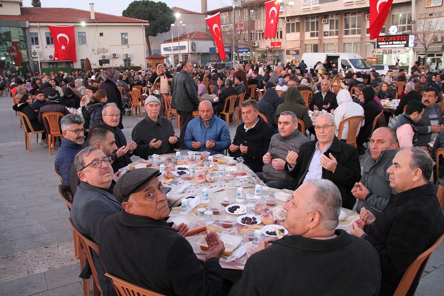 Manisa Valisi Vahdettin Özkan Kula İftar