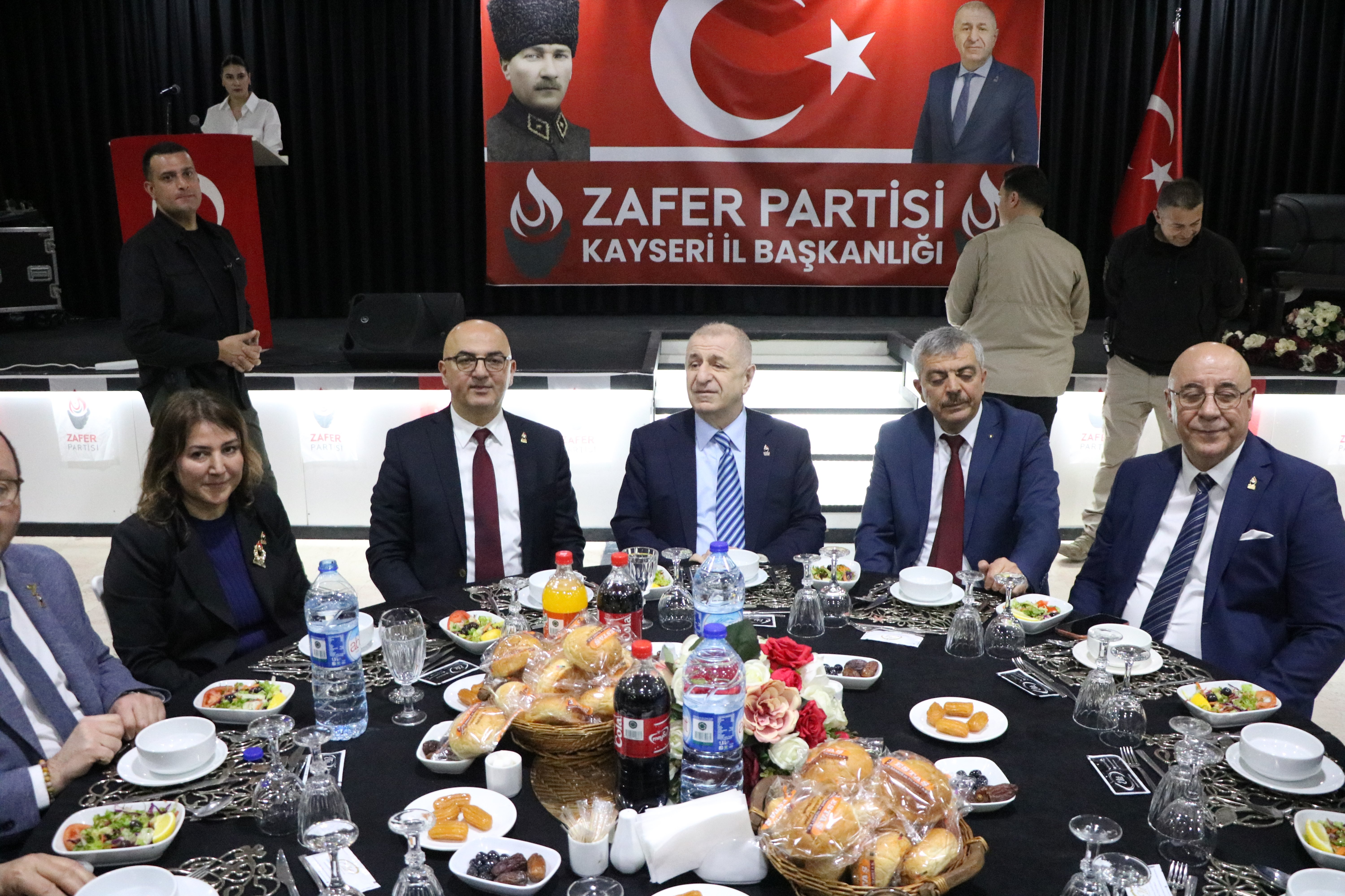 Ümit Özdağ Kayseri iftar programında konuşuyor