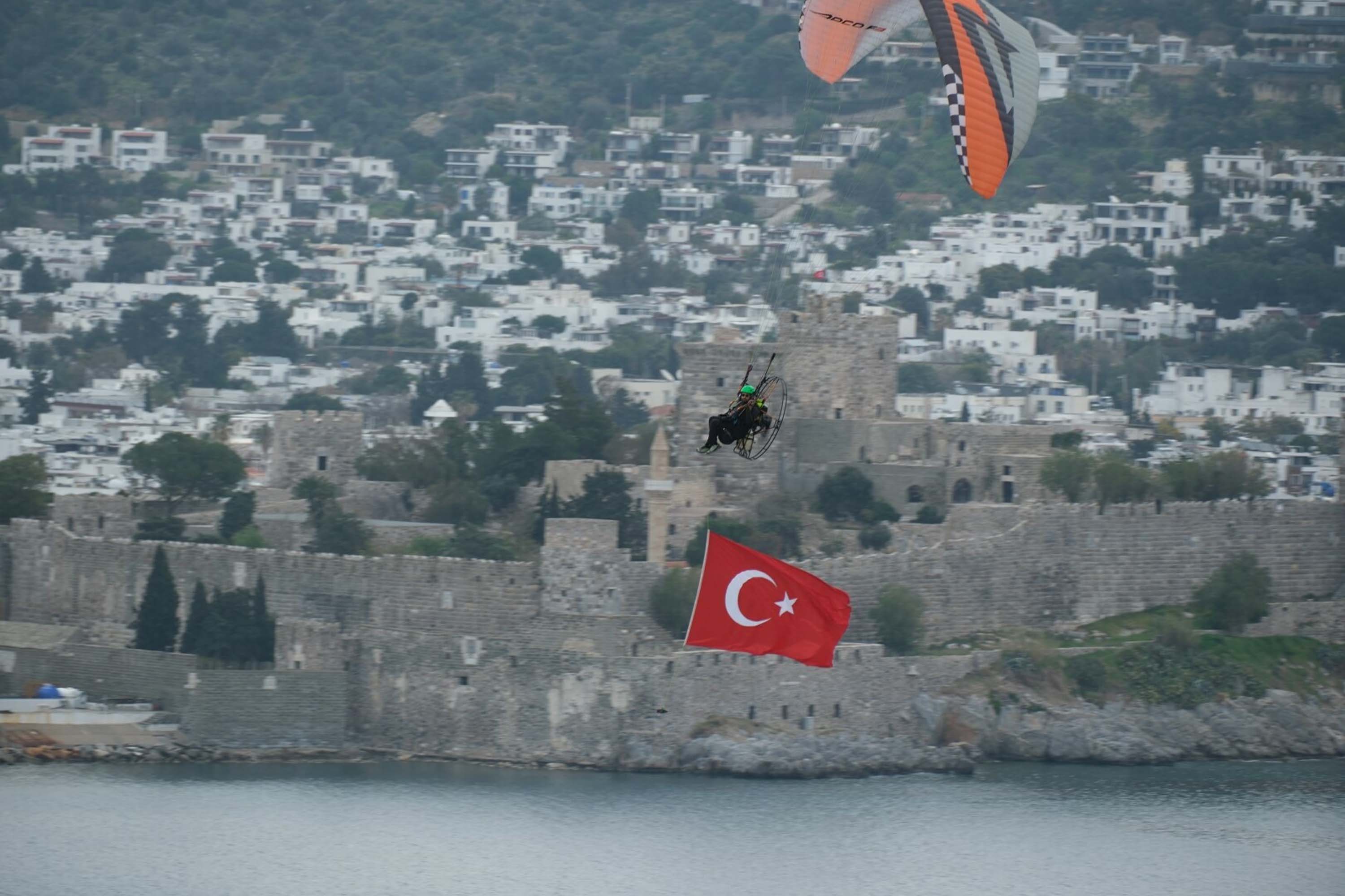 Seyfi Çağlar Özgül paramotor hazırlığı