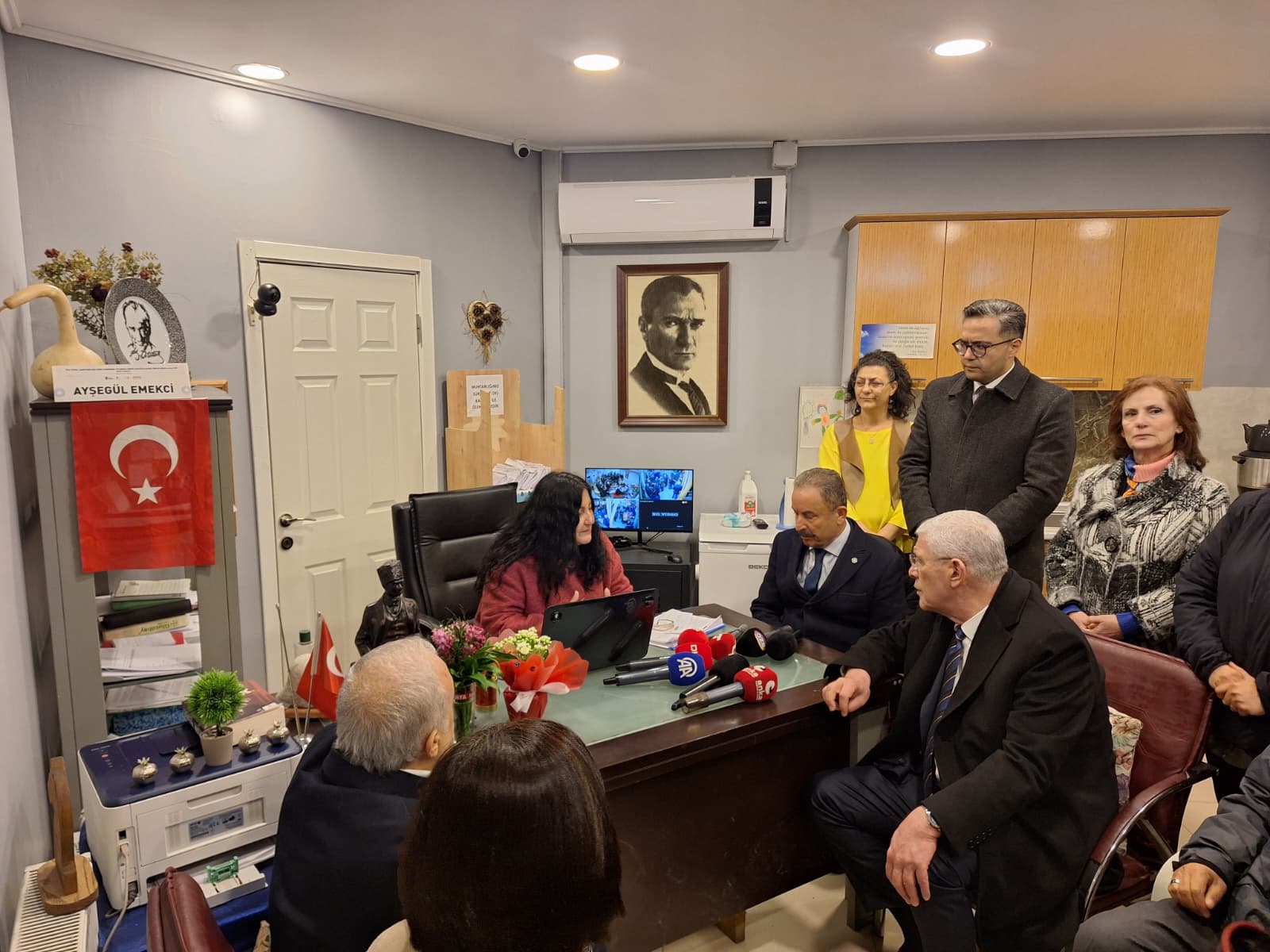 Müsavat Dervişoğlu vatandaşlarla