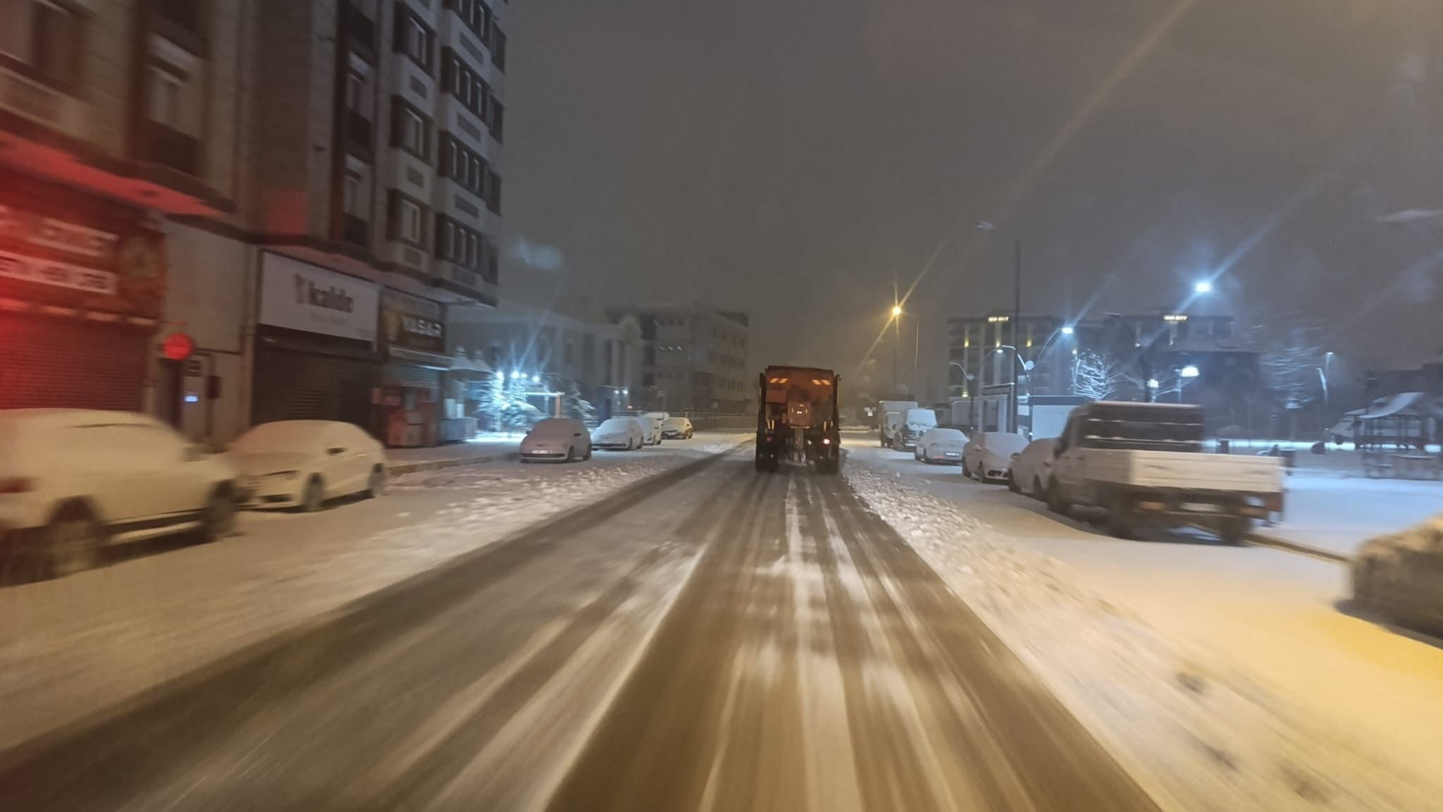Van kar yağışı 143 yerleşim yolu kapandı
