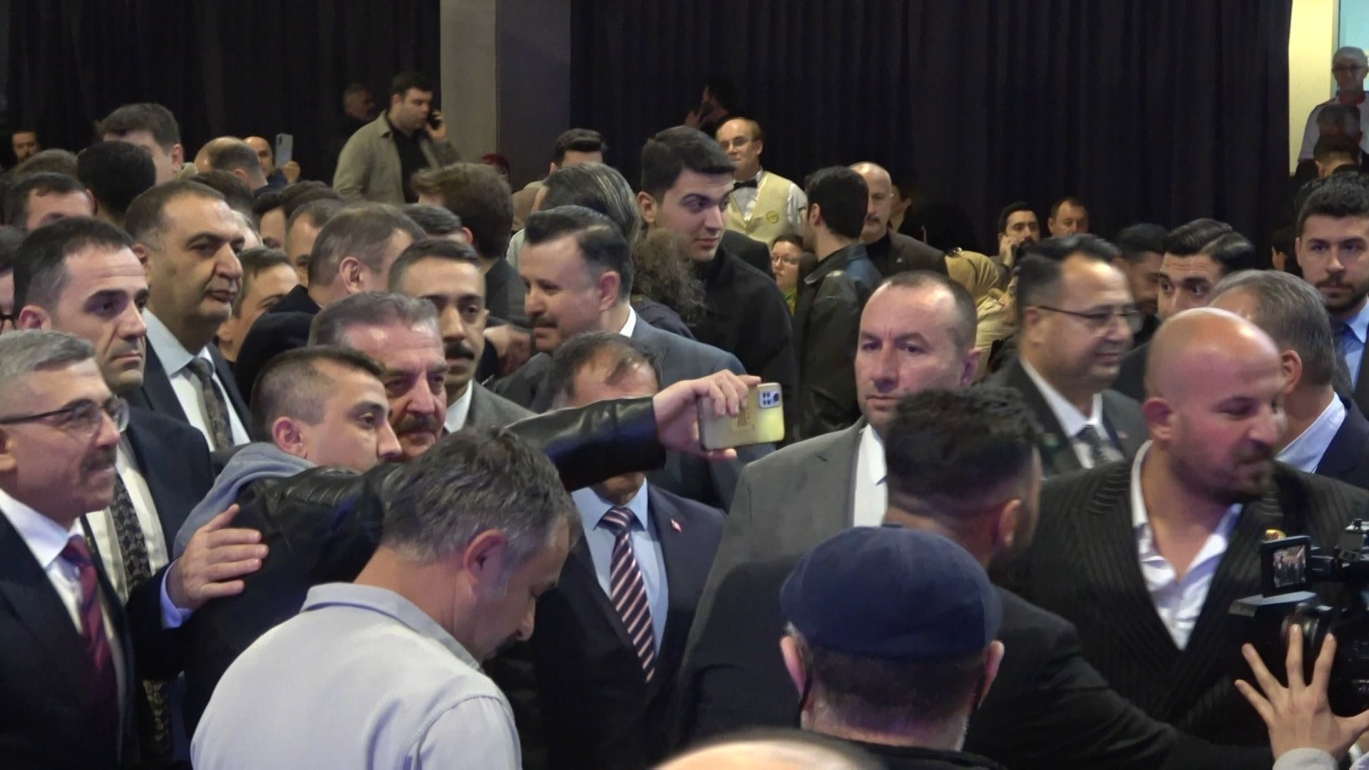 İsmet Büyükataman Konuşma Yapıyor