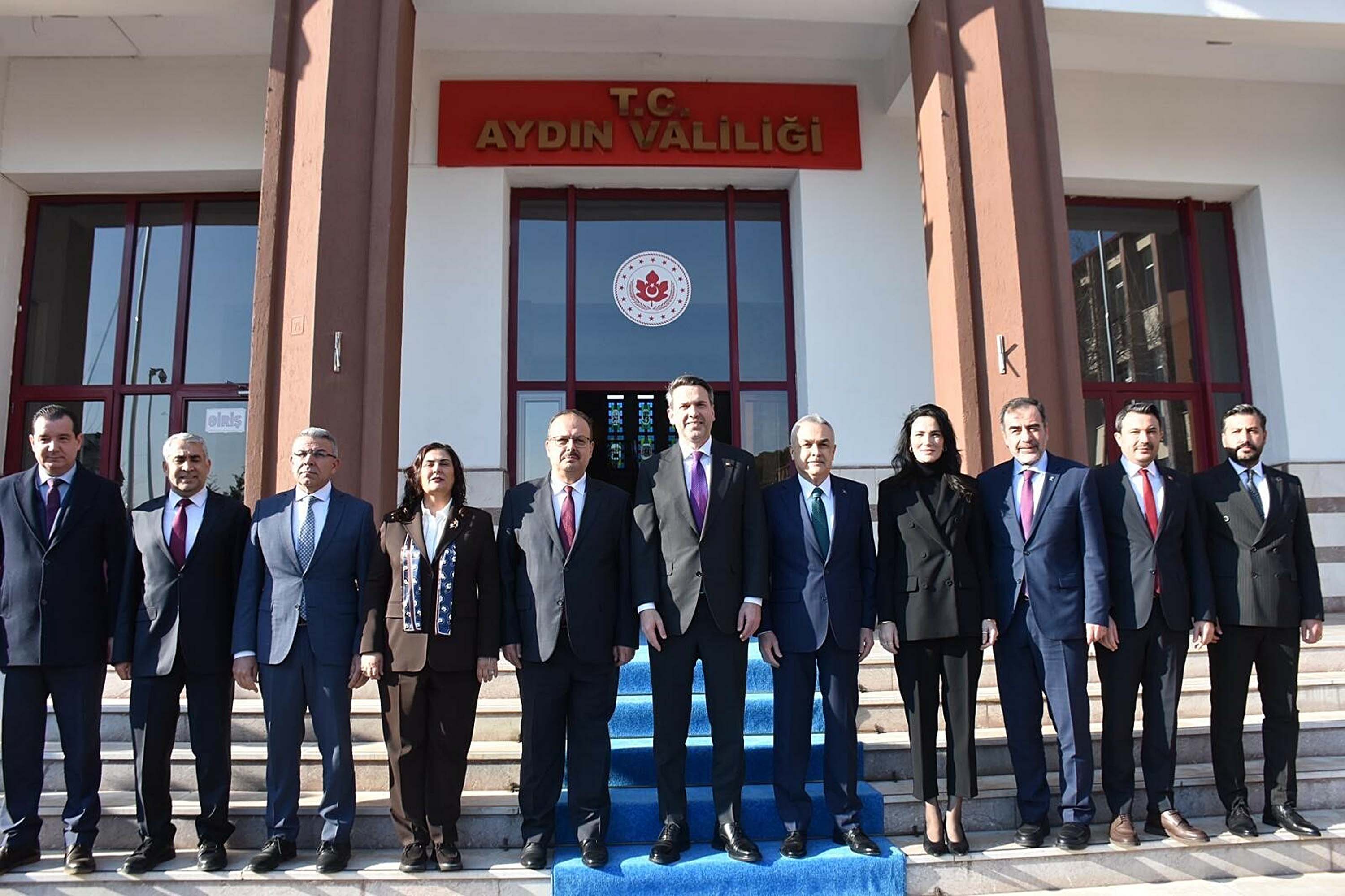 Bakan Bayraktar açıklama yapıyor