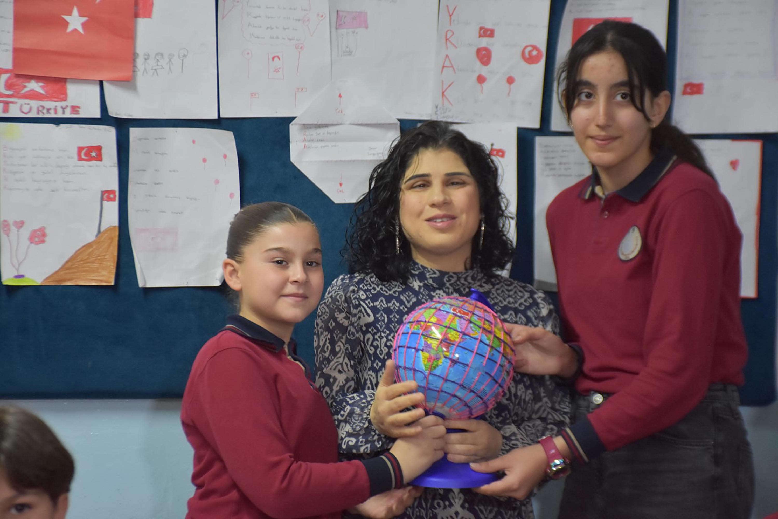 Dünya Parmaklarının Ucunda Proje Tanıtımı