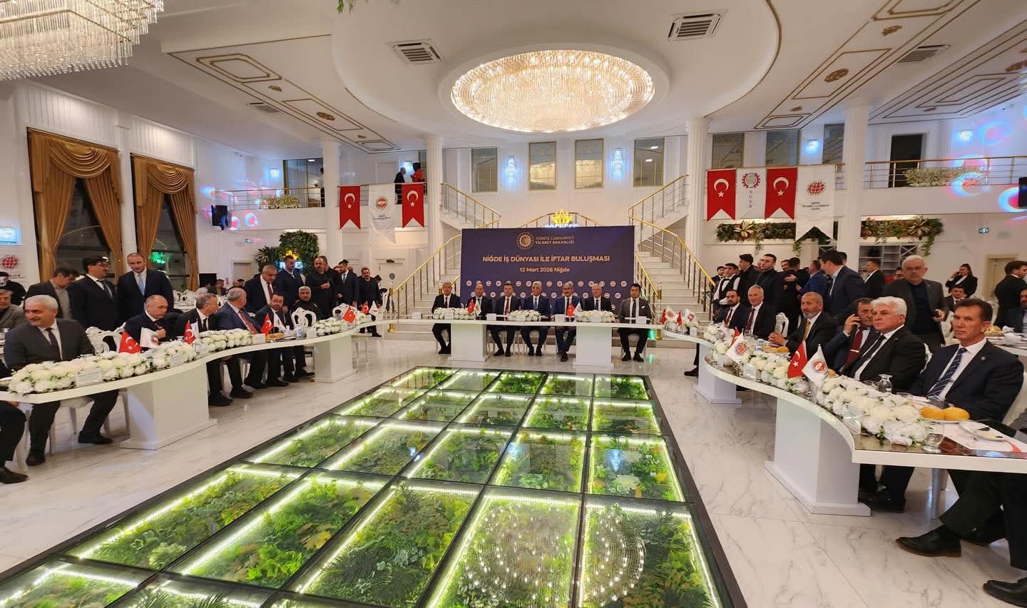 Bakan Bolat konuşmasını sürdürüyor