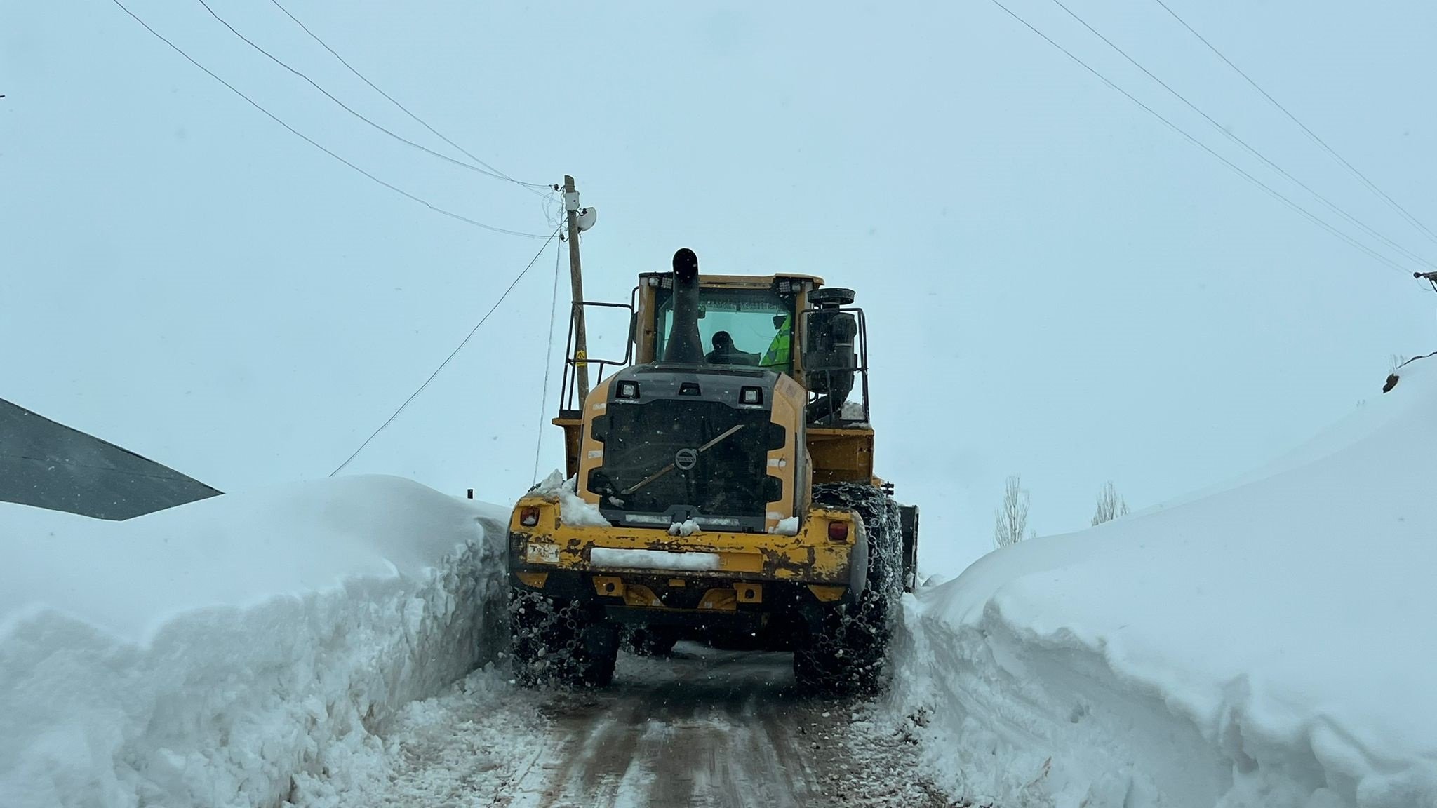 Yüksekova köy yolları kapalı