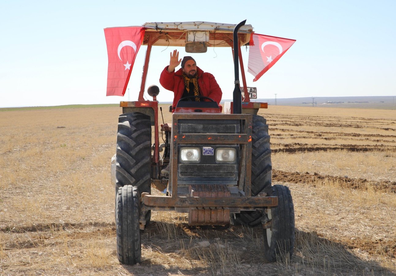 Tarlada yazılı Korkma kelimesinin havadan görünümü