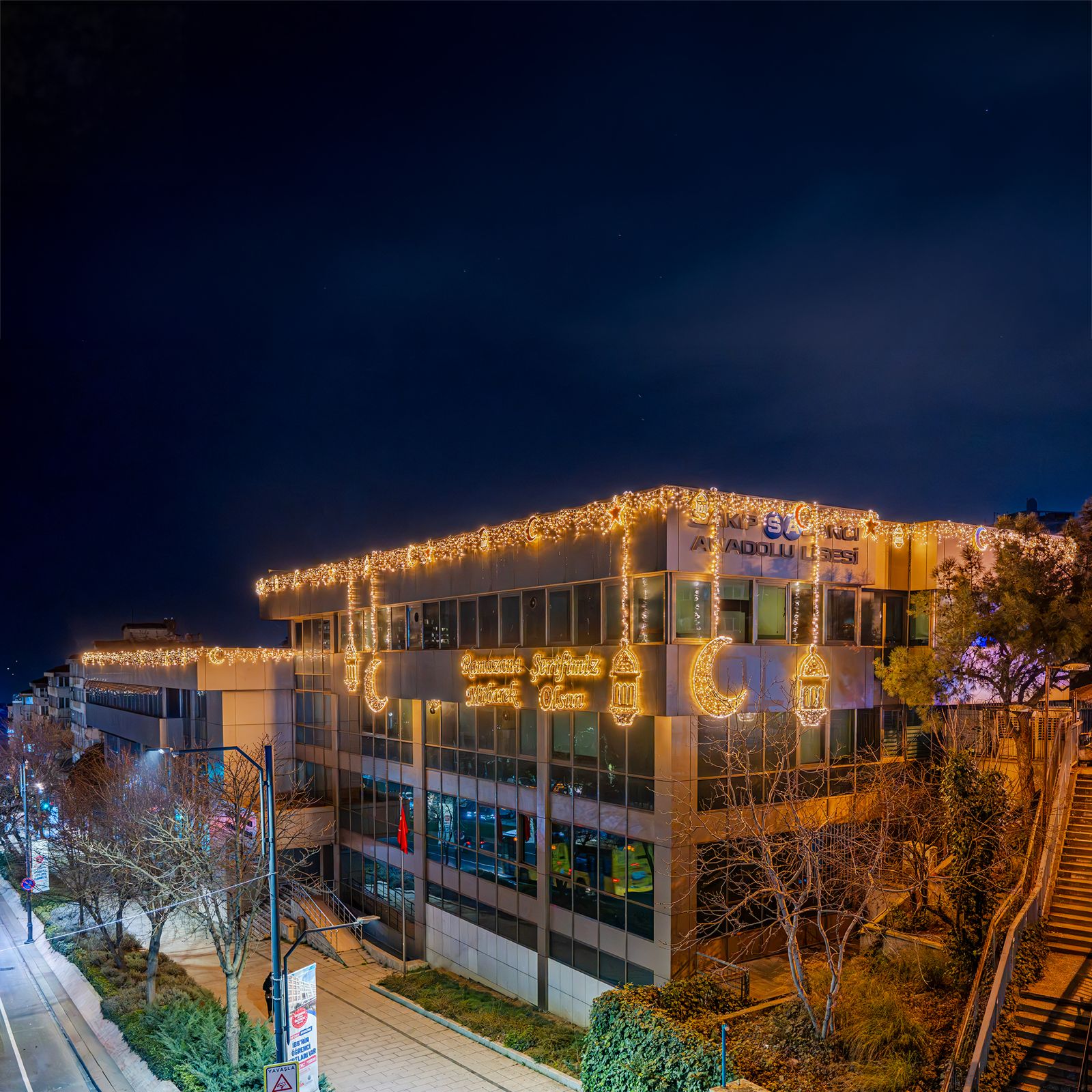 Şehremini Anadolu Lisesi Ramazan ışıklandırması