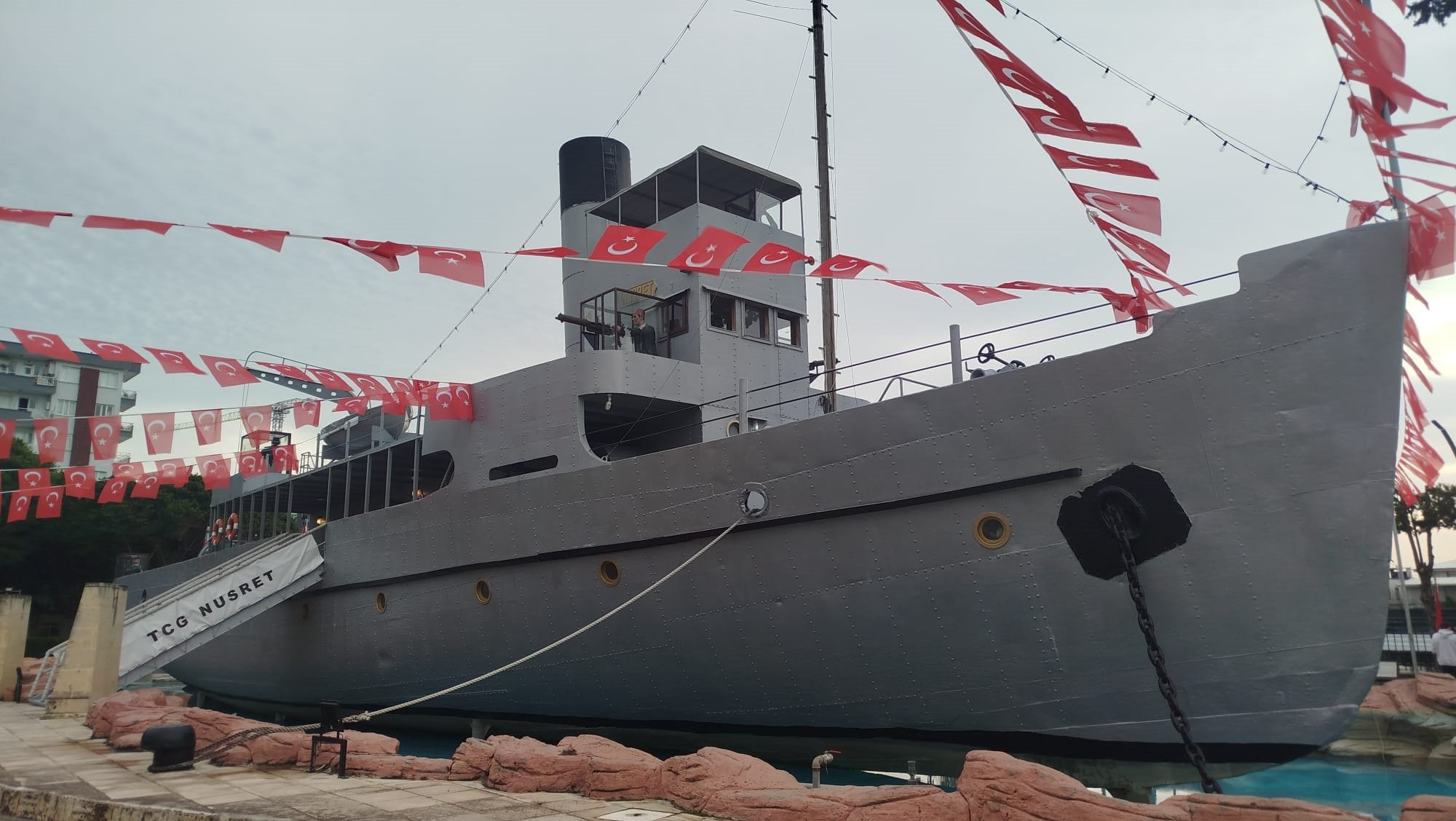 Nusret Mayın Gemisi ziyaretçiler