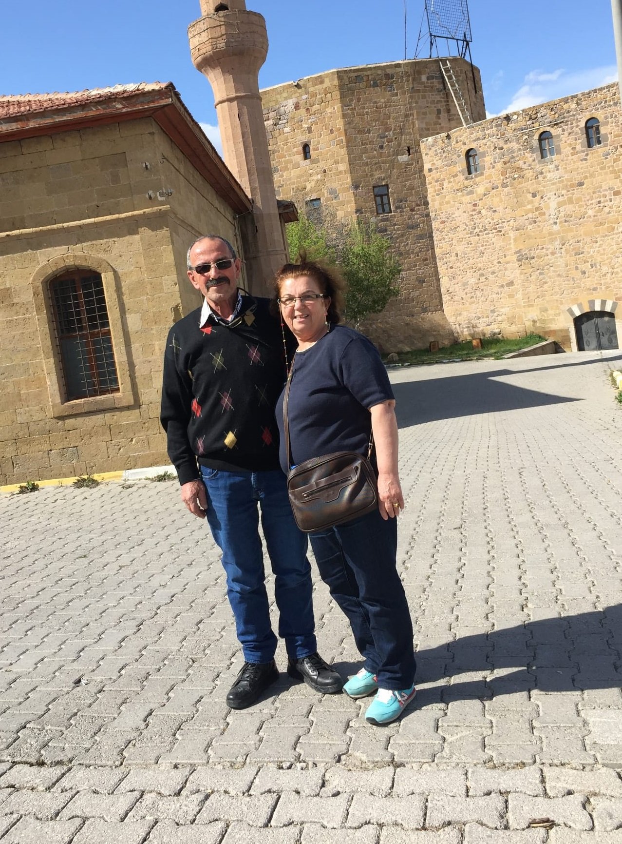 İhsan Uka ve oğlu Mert Uka açıklama yapıyor