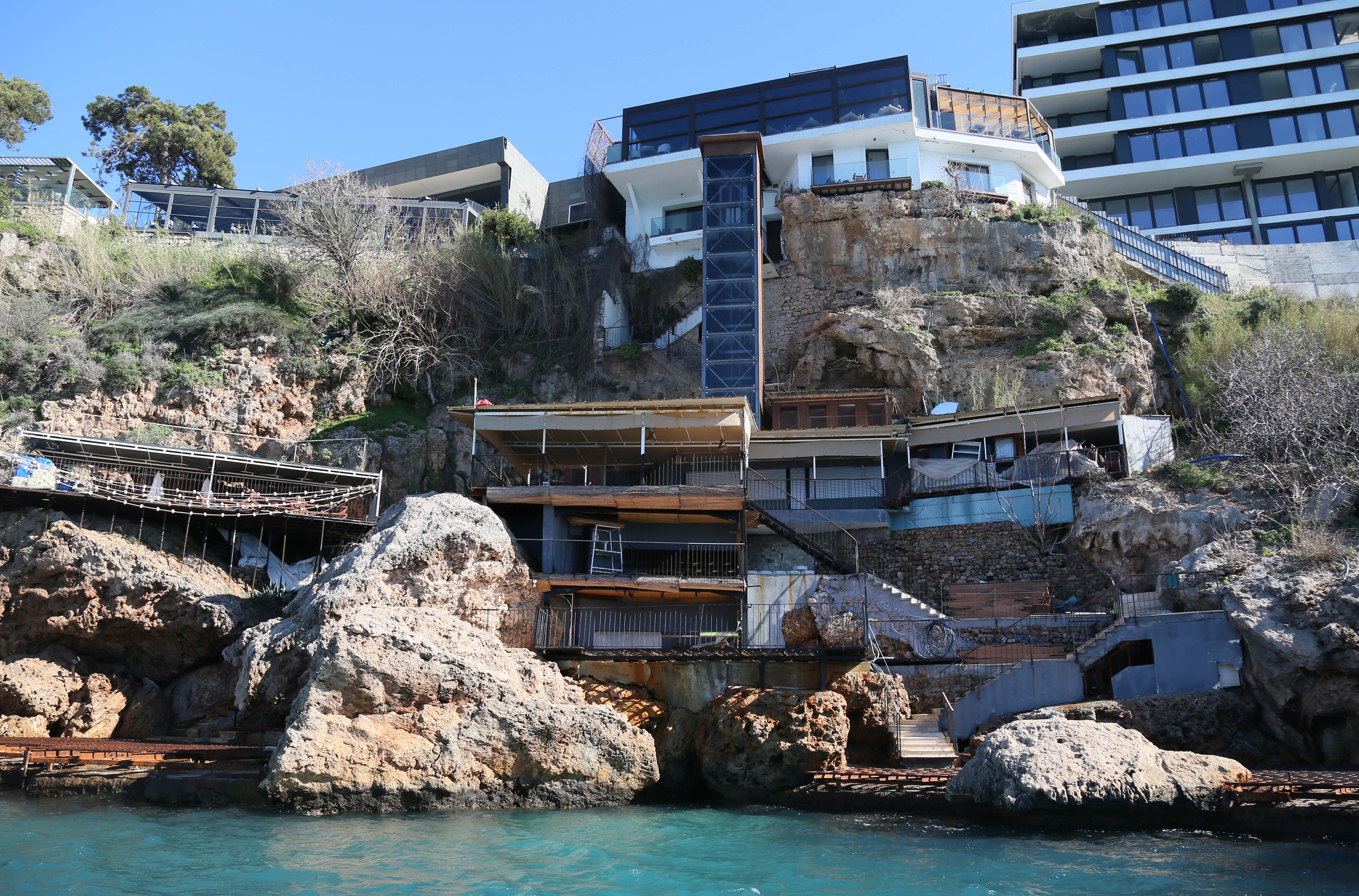 Falezlerdeki Kaçak Yapılar