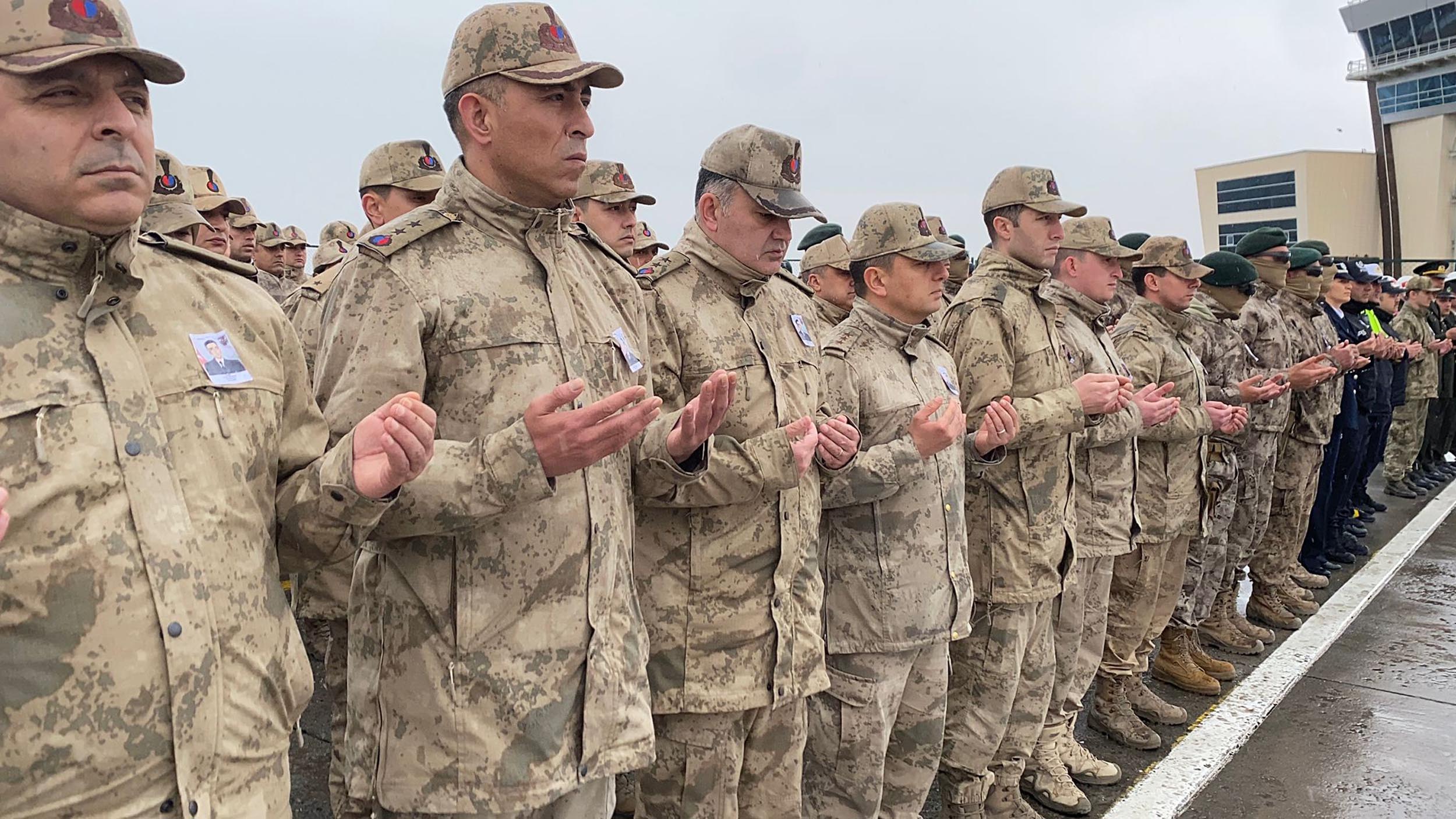 Cenaze töreninde askeri tören