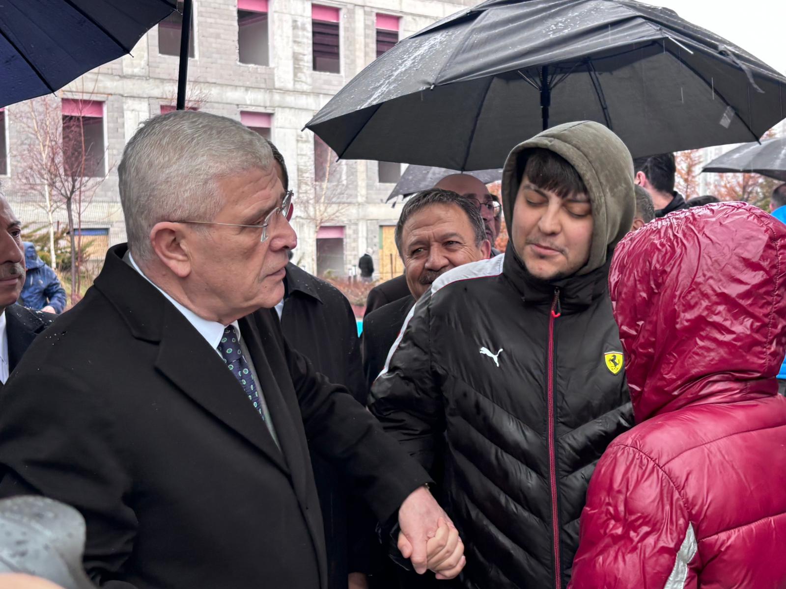 Müsavat Dervişoğlu bayram açıklaması yapıyor