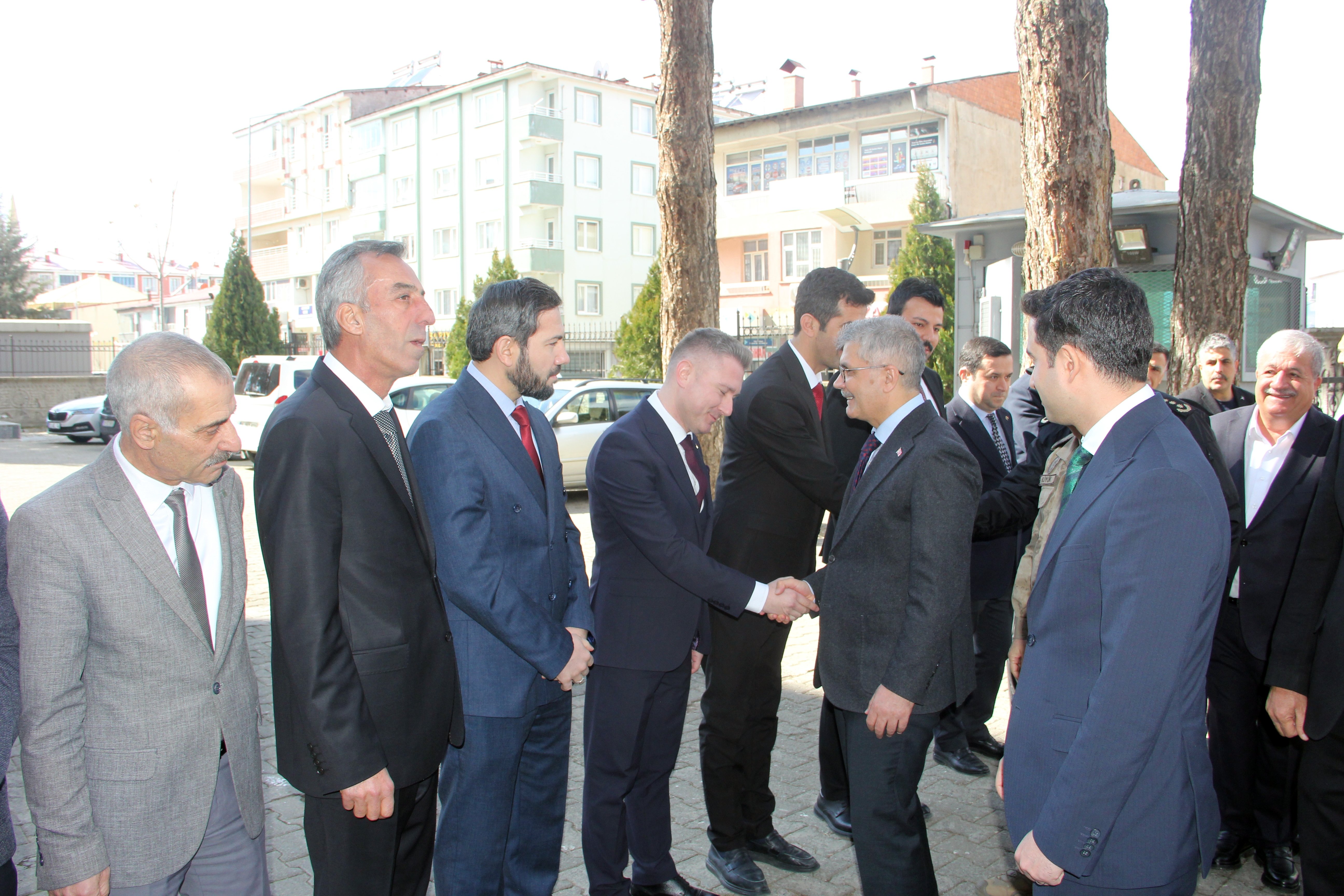 Vali Çelik kurum müdürleriyle görüşüyor