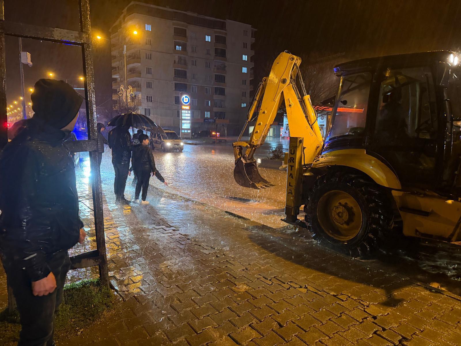 Siirt sel sular altında kalan cadde