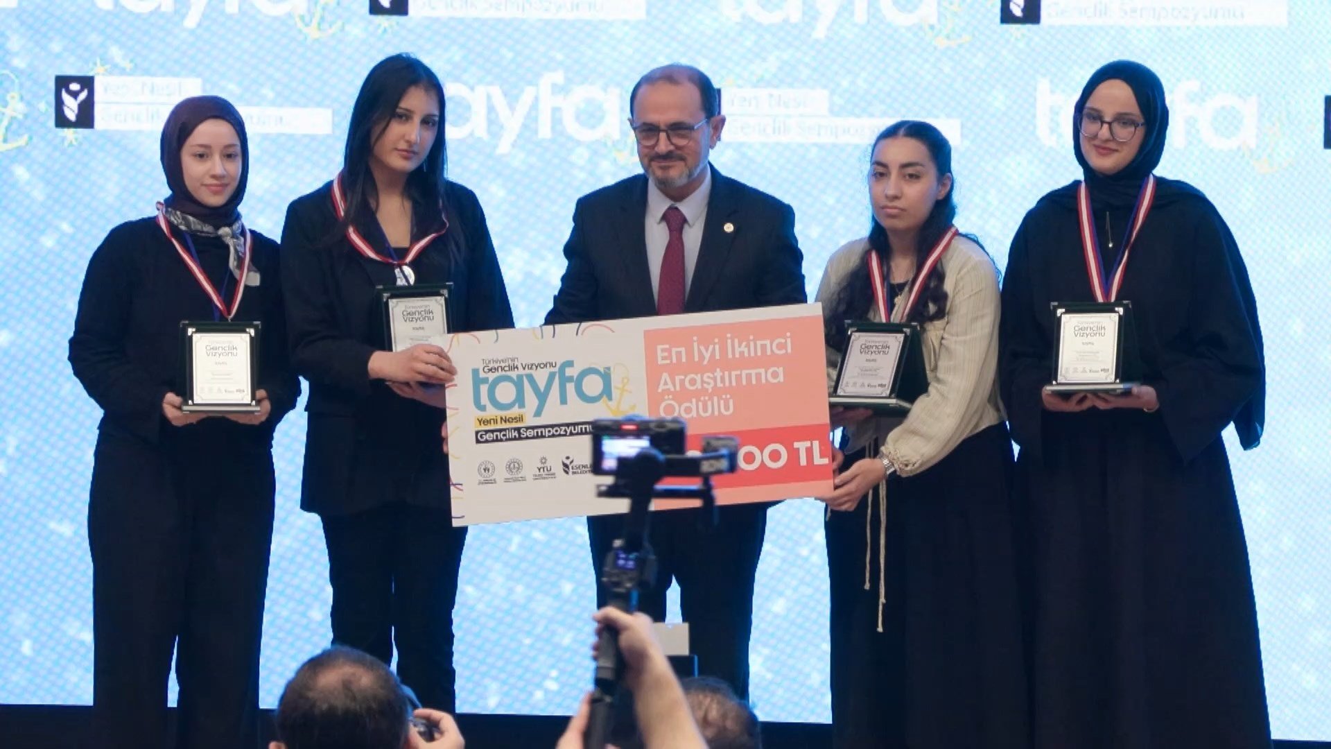 Tayfa Yeni Nesil Gençlik Sempozyumu