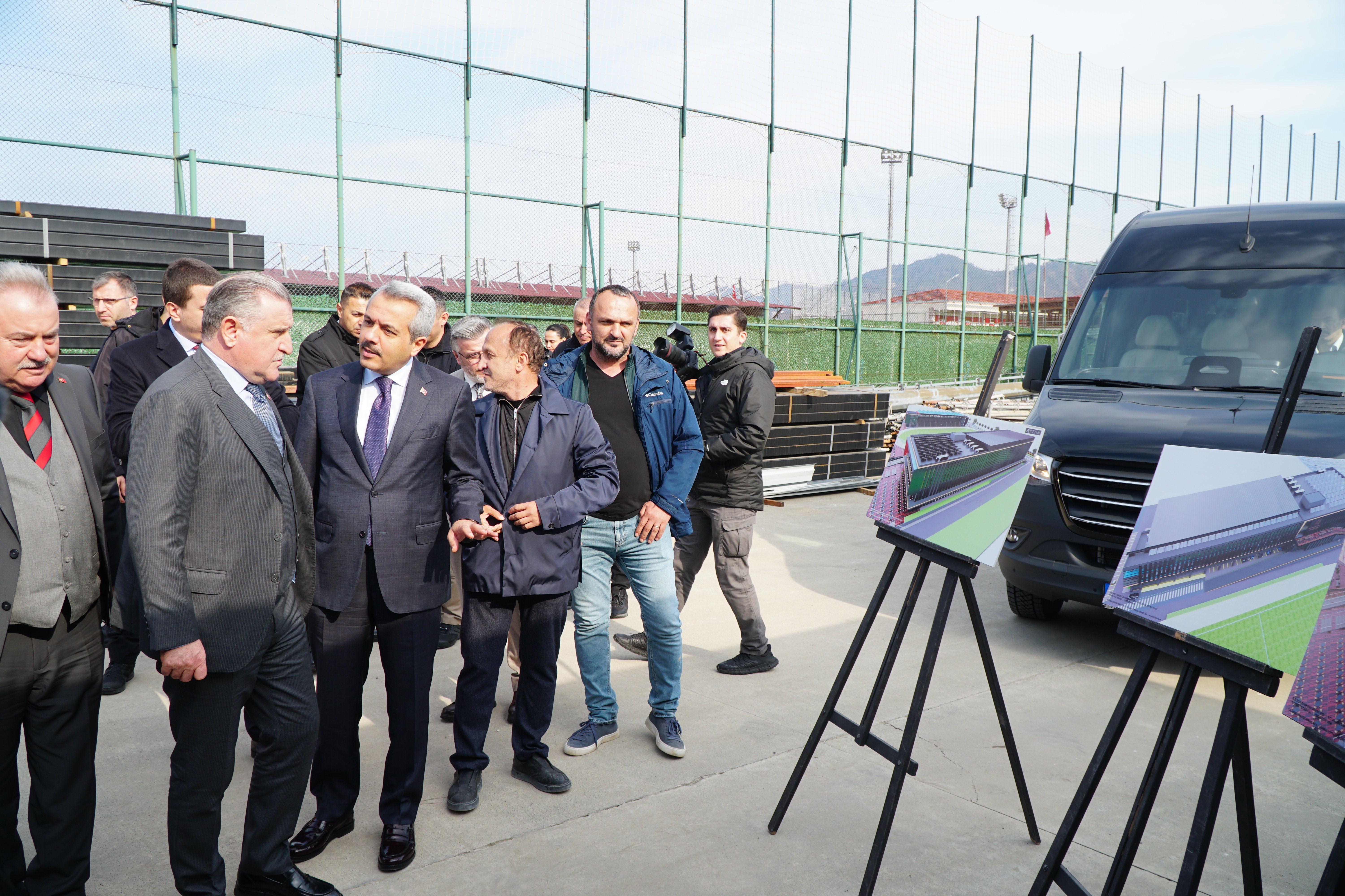 Bakan Bak spor tesisleri incelemesi