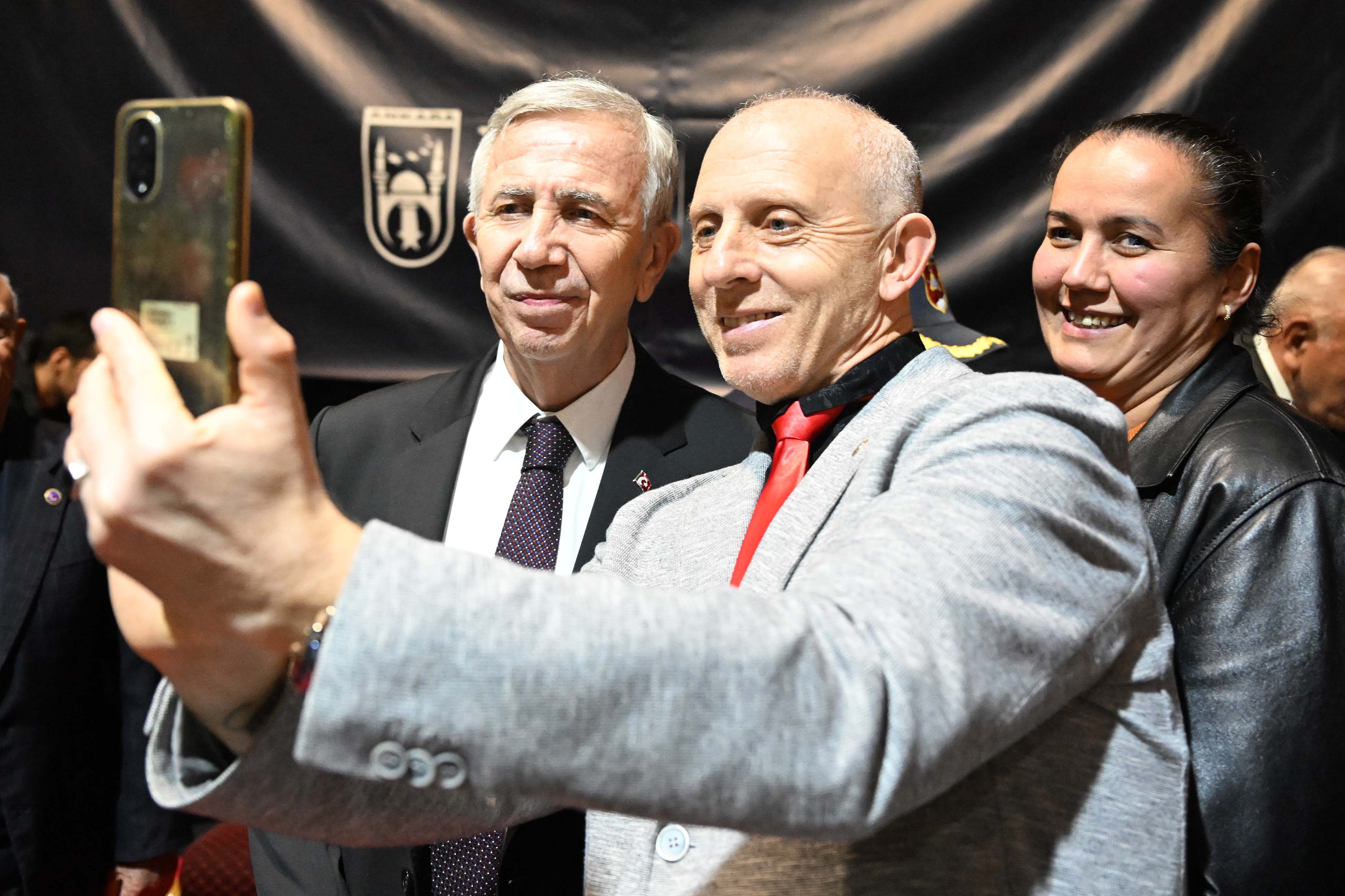 Mansur Yavaş iftar programında konuşma yapıyor