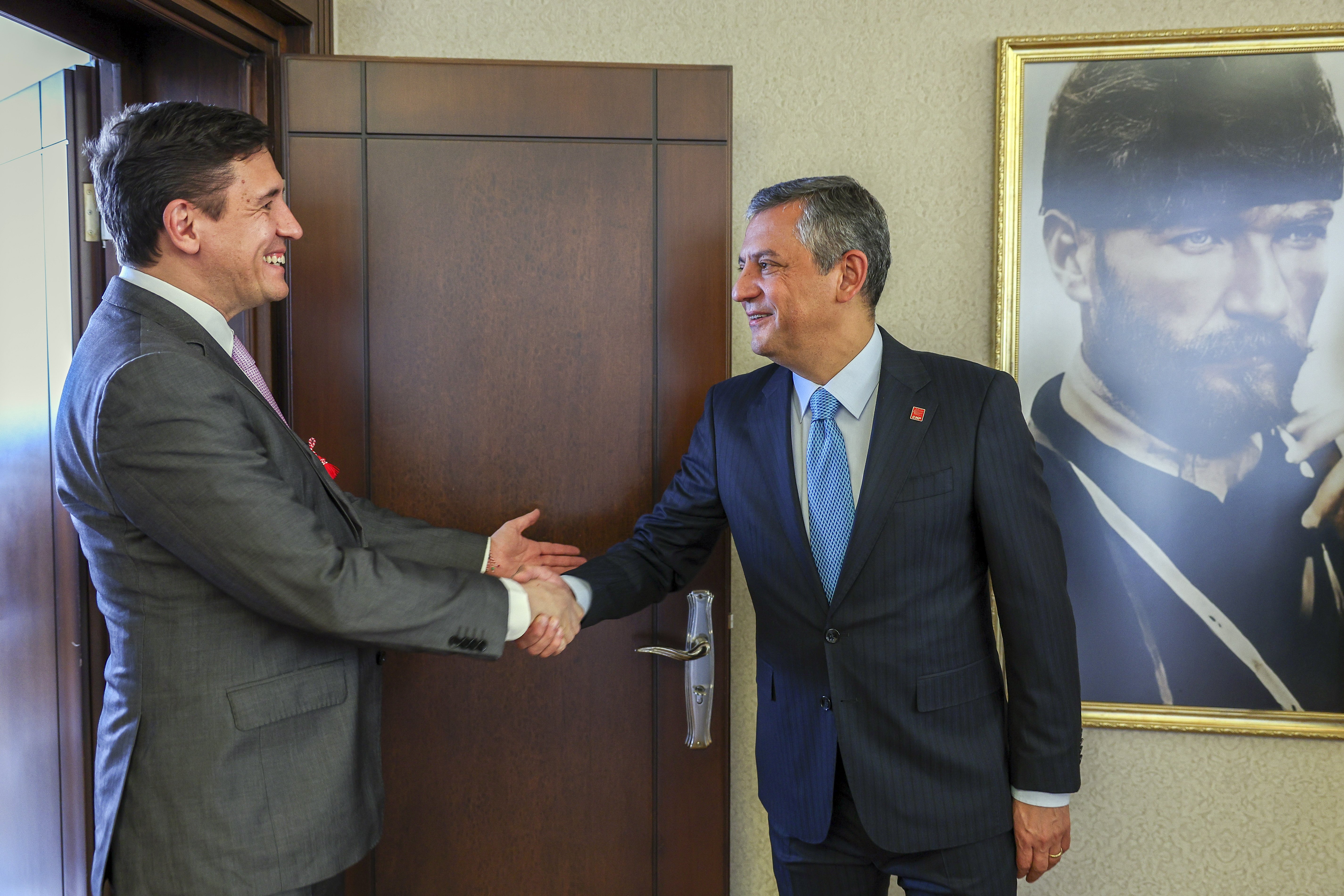 Özgür Özel Bulgaristan Büyükelçisi görüşmesi