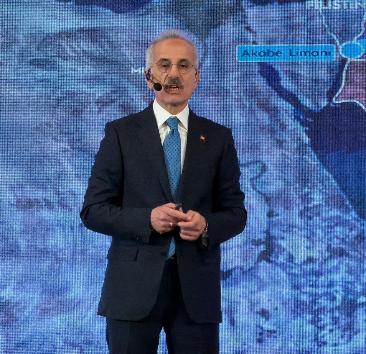 Bakan Uraloğlu Sunum Yapıyor