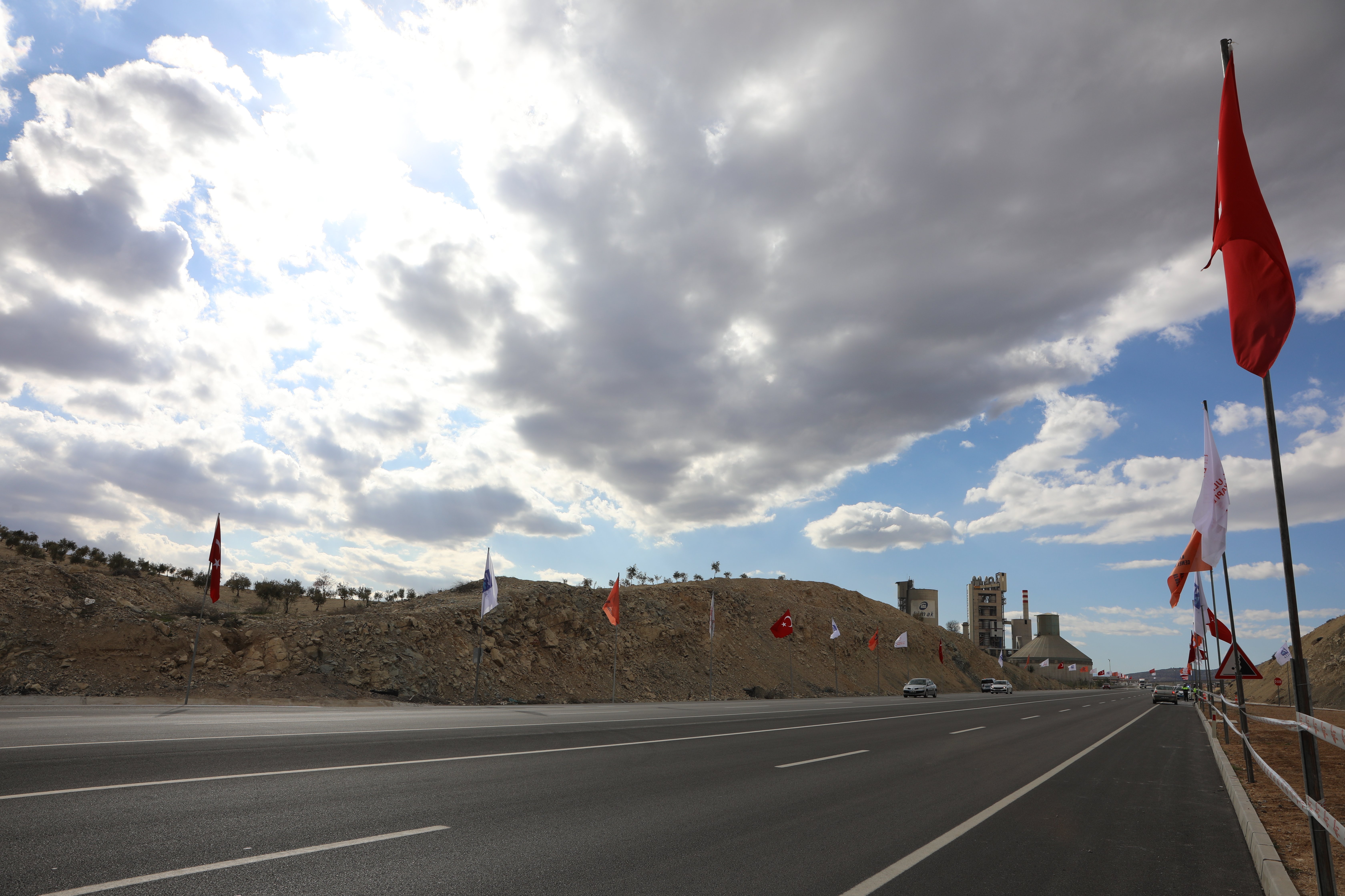 Yeni yolun trafik akışı