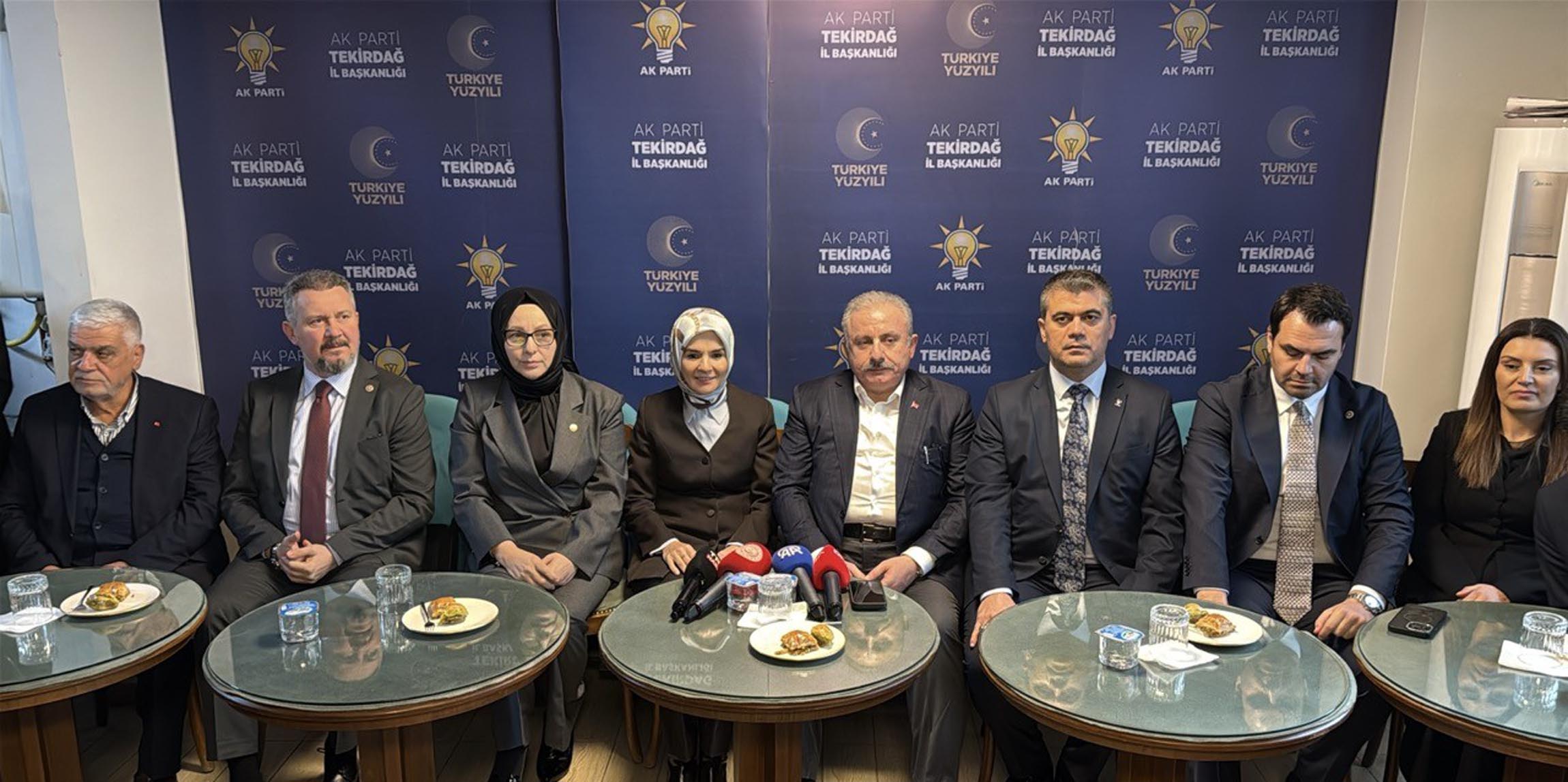 Bakan Göktaş konuşma yaparken