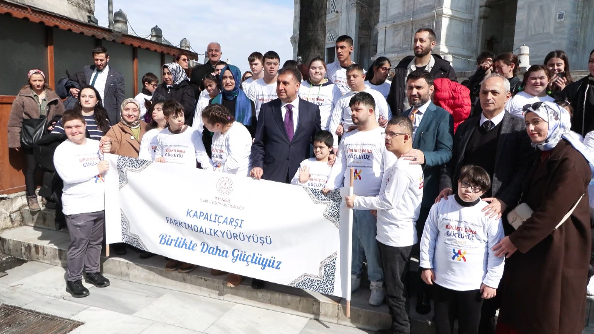 Down Sendromu Farkındalık Yürüyüşü Katılımcıları