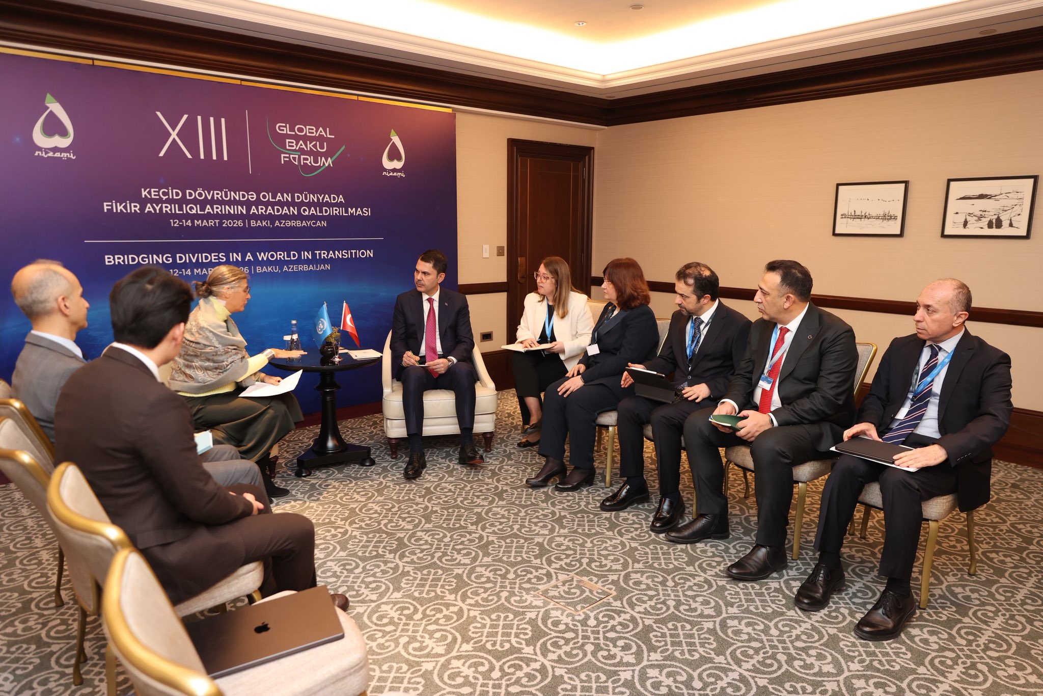 Bakan Murat Kurum BM Habitat İcra Direktörü Anaclaudia Rossbach ile görüşüyor