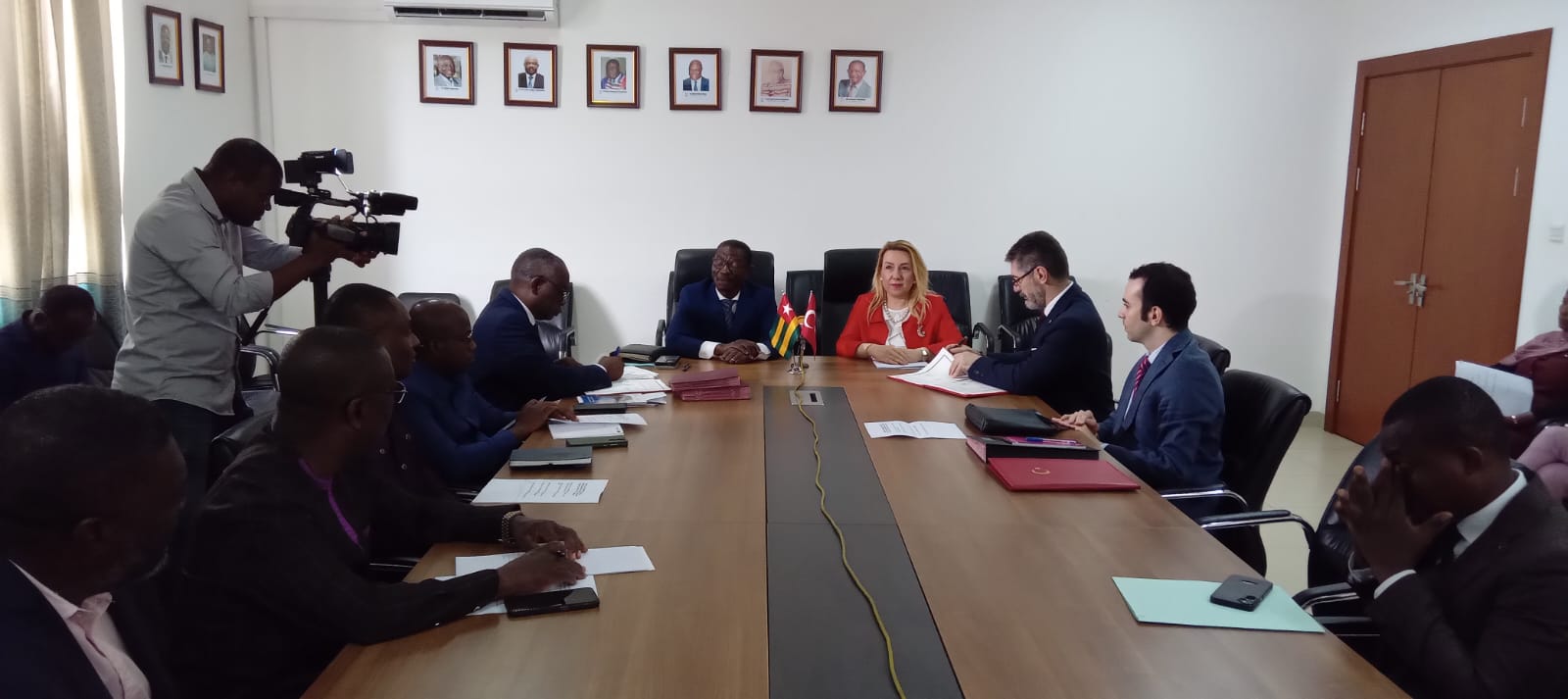 Ünal Eryılmaz Togo Eğitim Bakanı ile görüşüyor