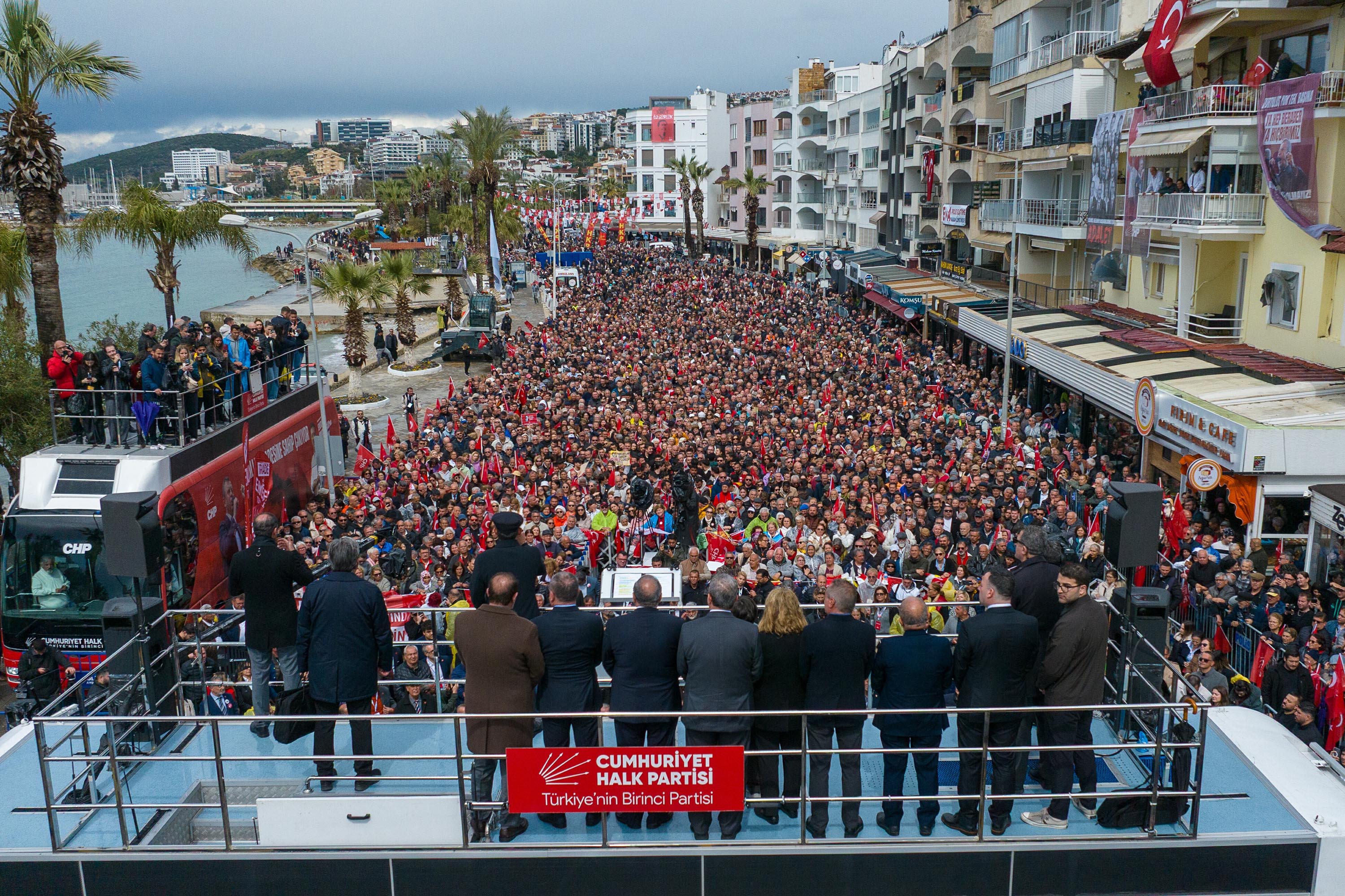 Özgür Özel Konuşma Yapıyor