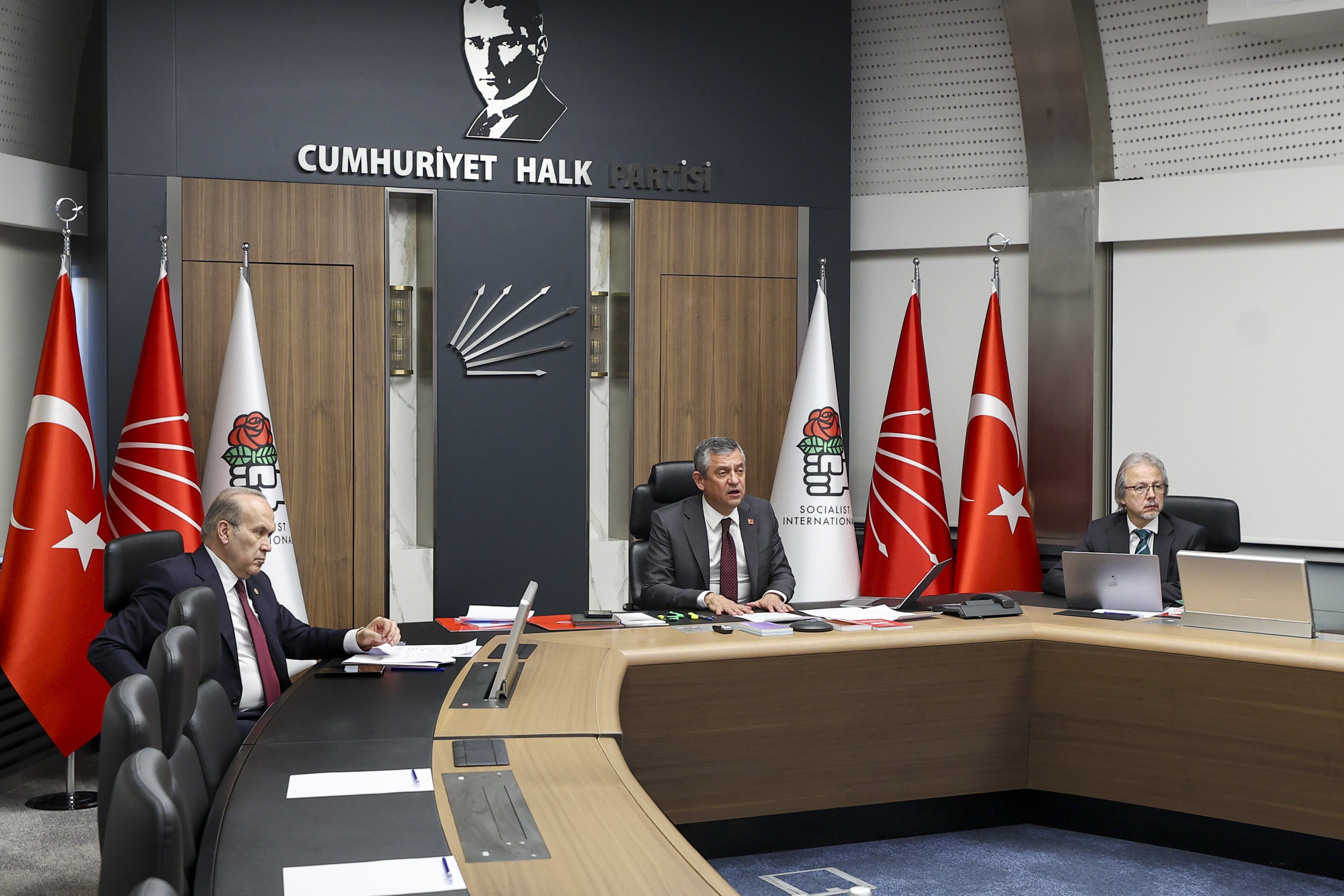 Özgür Özel Sosyalist Enternasyonal