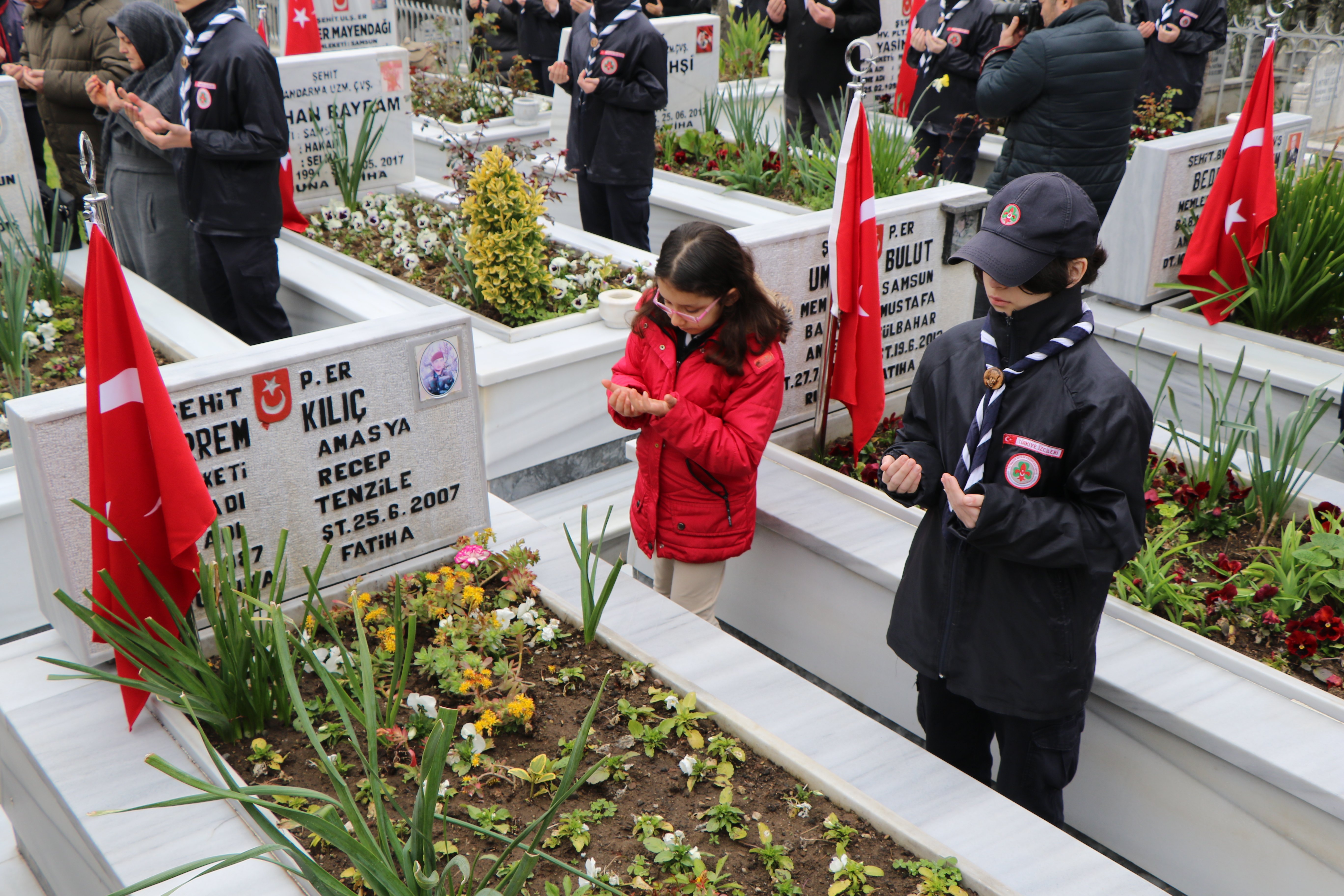 Şehitlikte anma töreninden genel görünüm