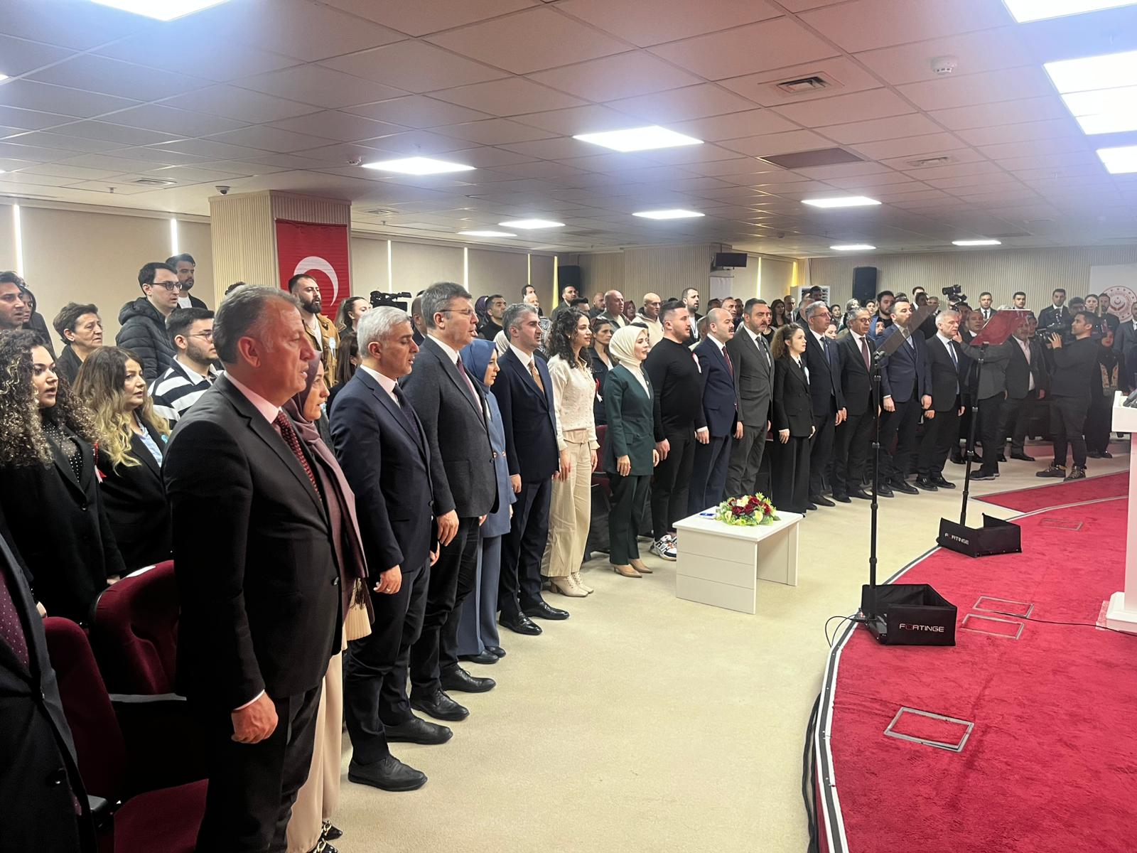 Bakan Göktaş Şehit Gazi Aileleri ile Fotoğraf