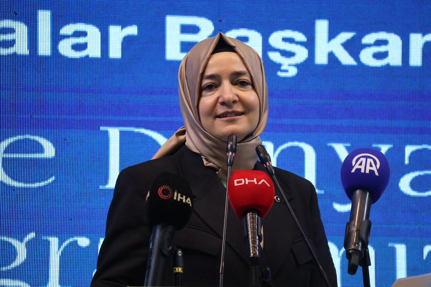 AK Partili Fatma Betül Sayan Kaya Muğla iftar programında konuşuyor