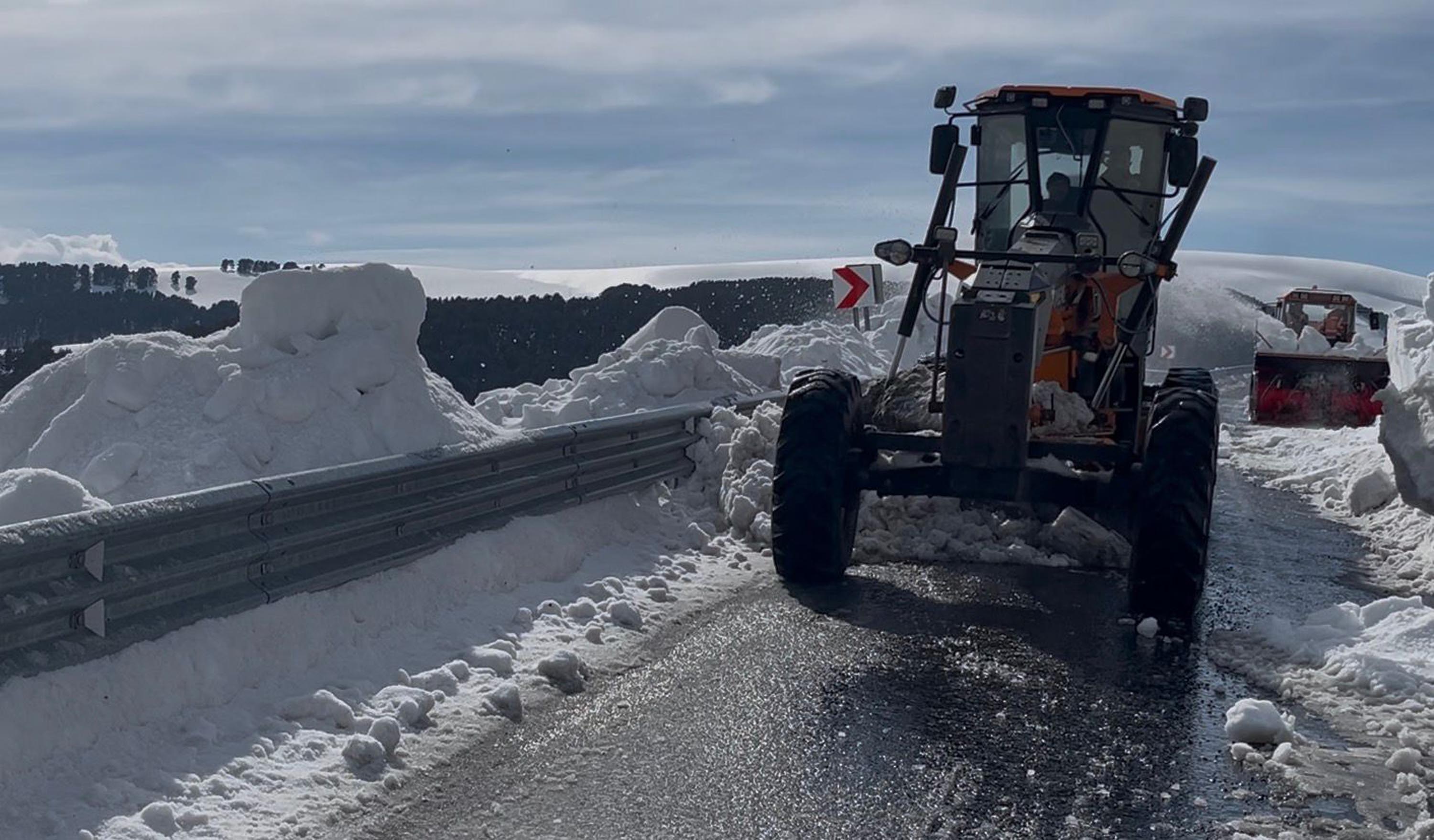 Bülbülan Geçidi kar temizleme çalışması