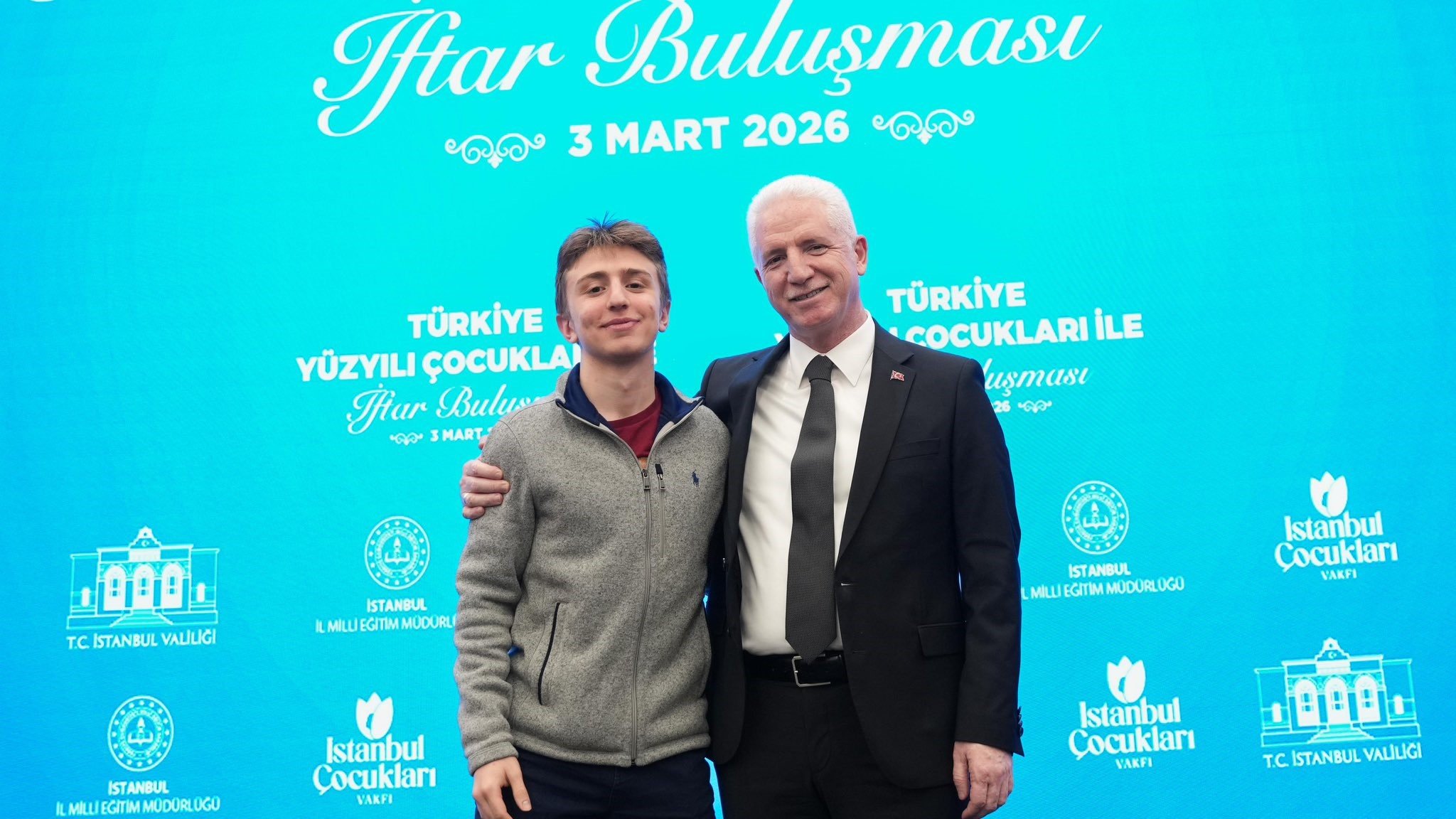 İftar programına katılan öğrenciler