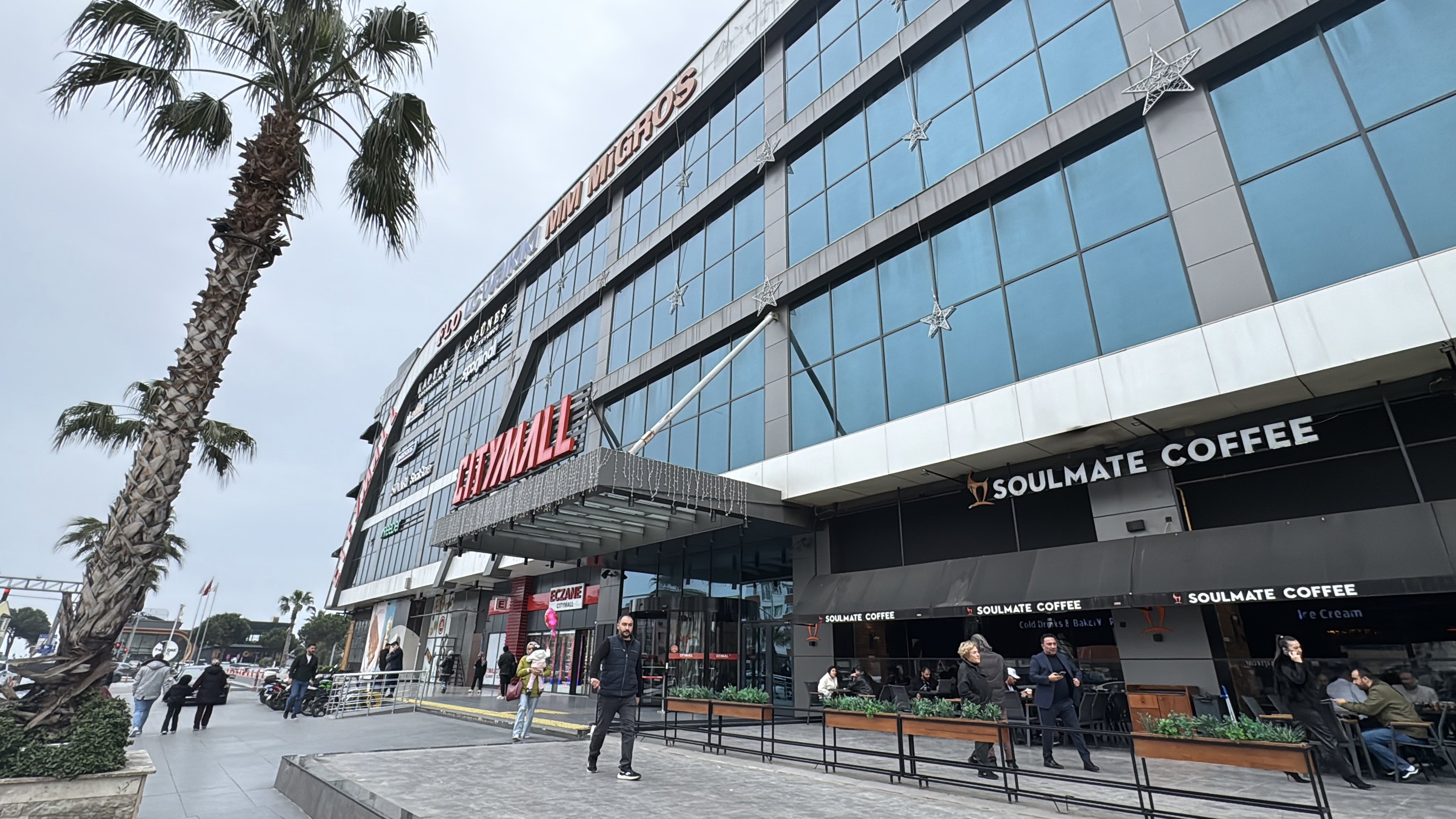 AVM mağazalar mühürlendi