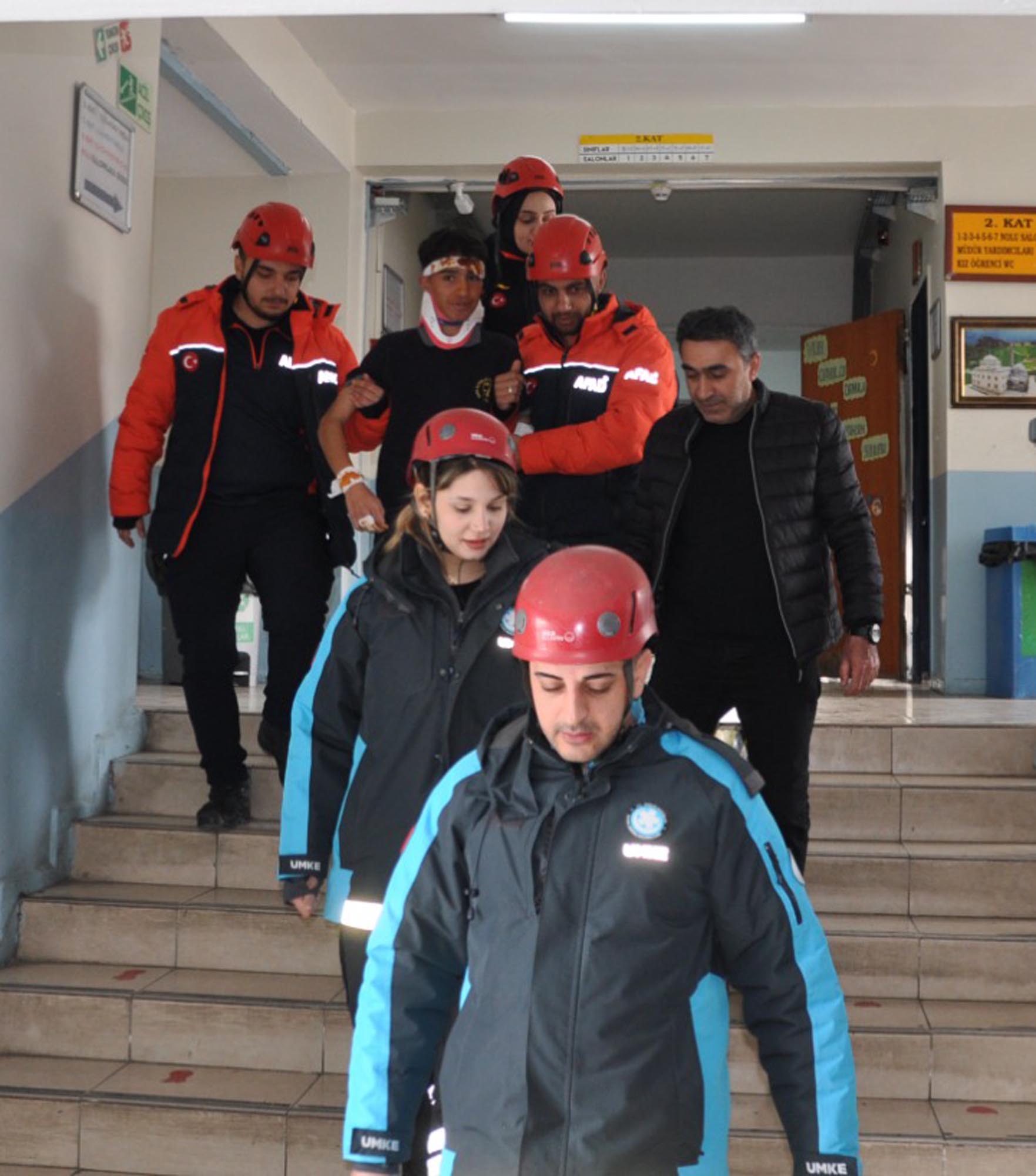 Öğrenciler Toplanma Alanında