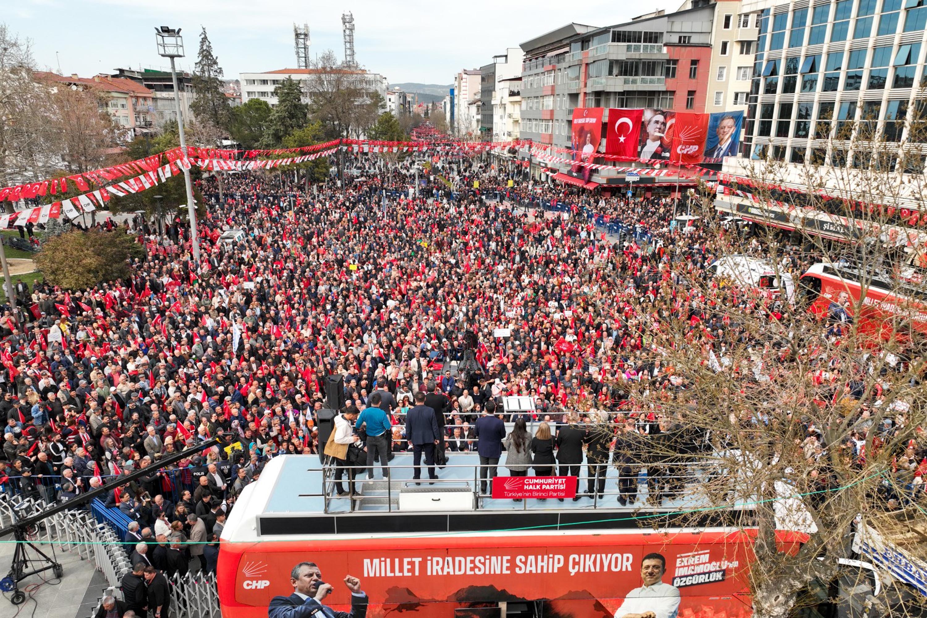CHP Uşak Mitingi Kalabalık