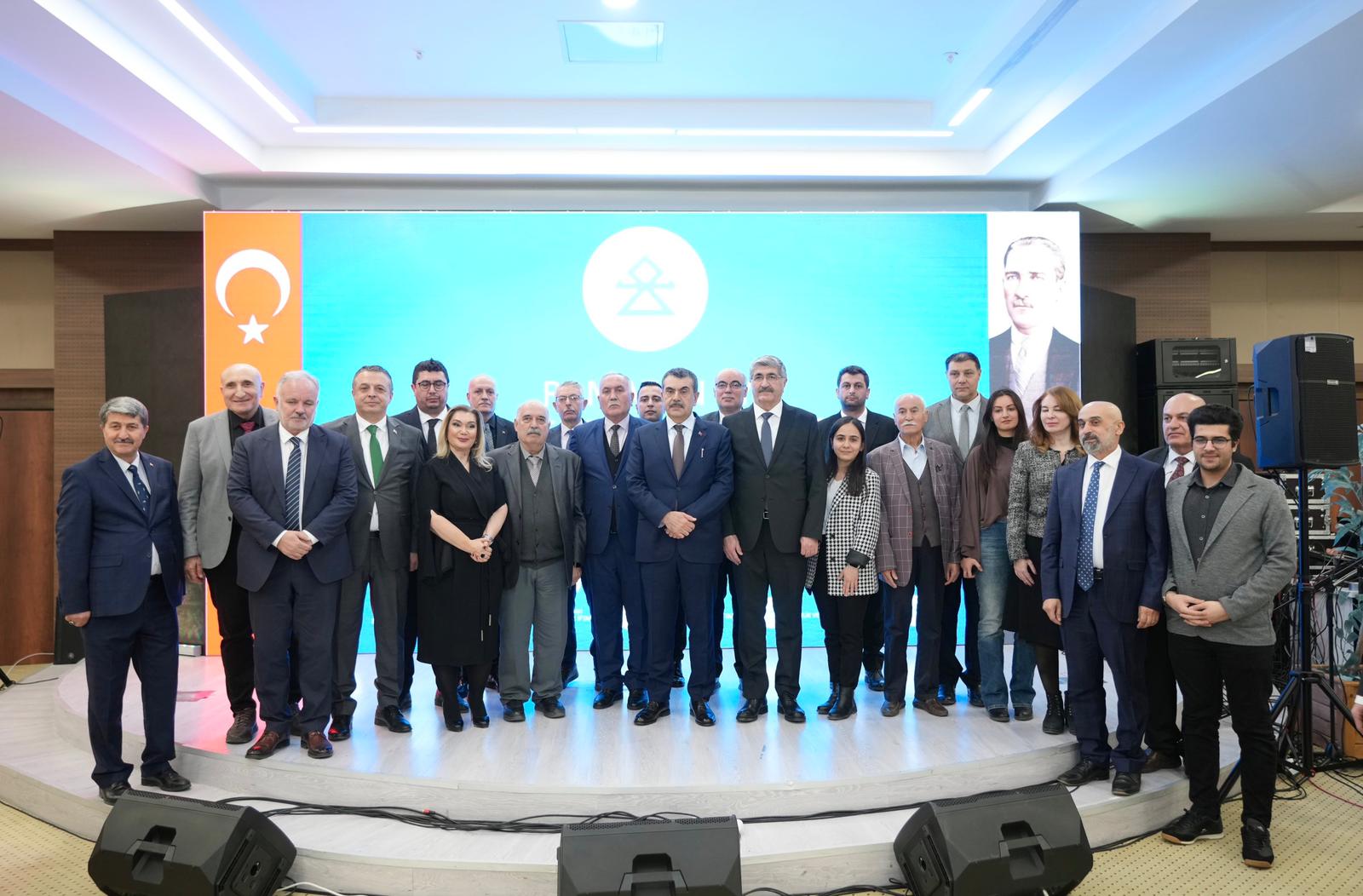 Milli Eğitim Bakanı Yusuf Tekin topluluk önünde